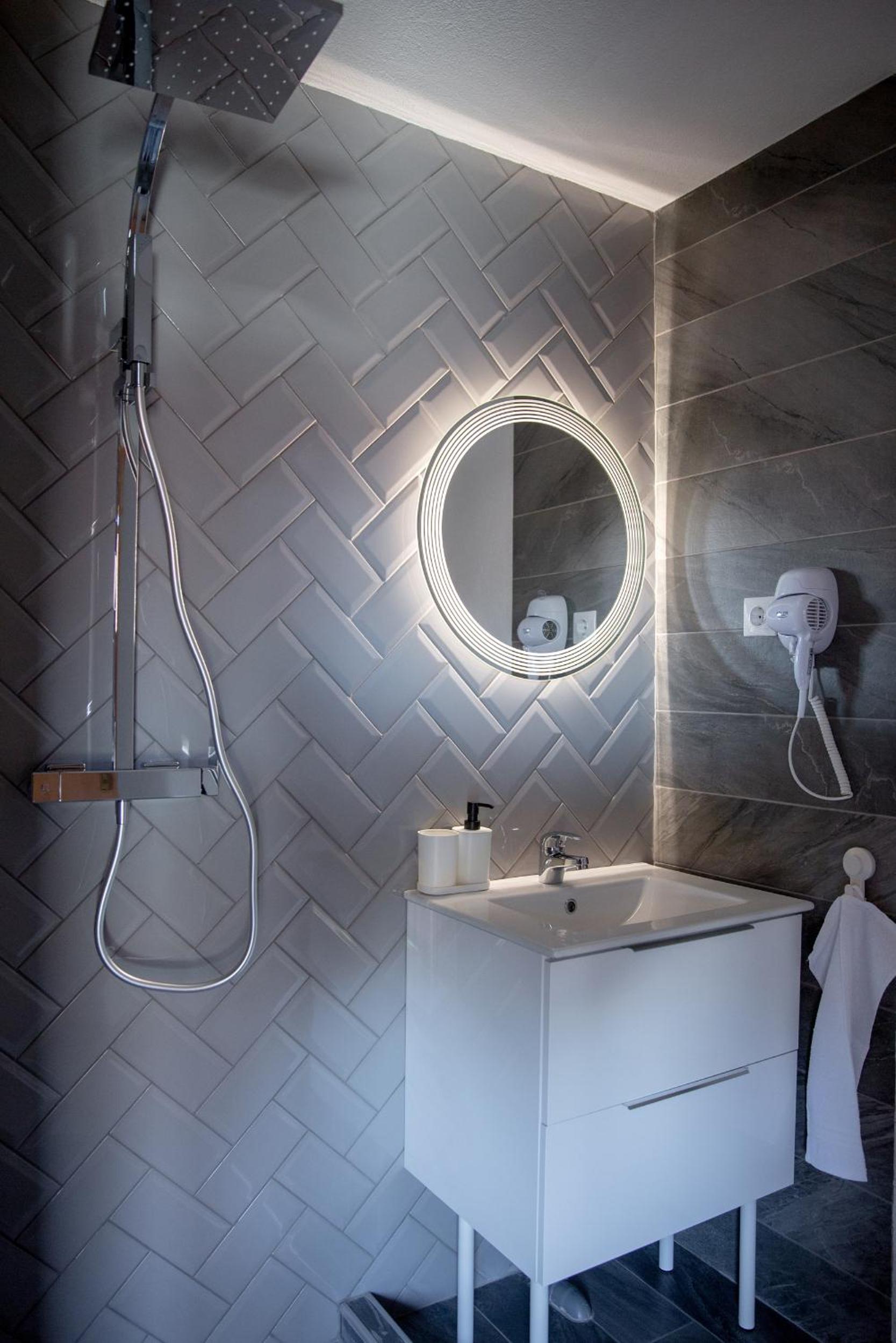 Triple Room with Private Bathroom photo 2