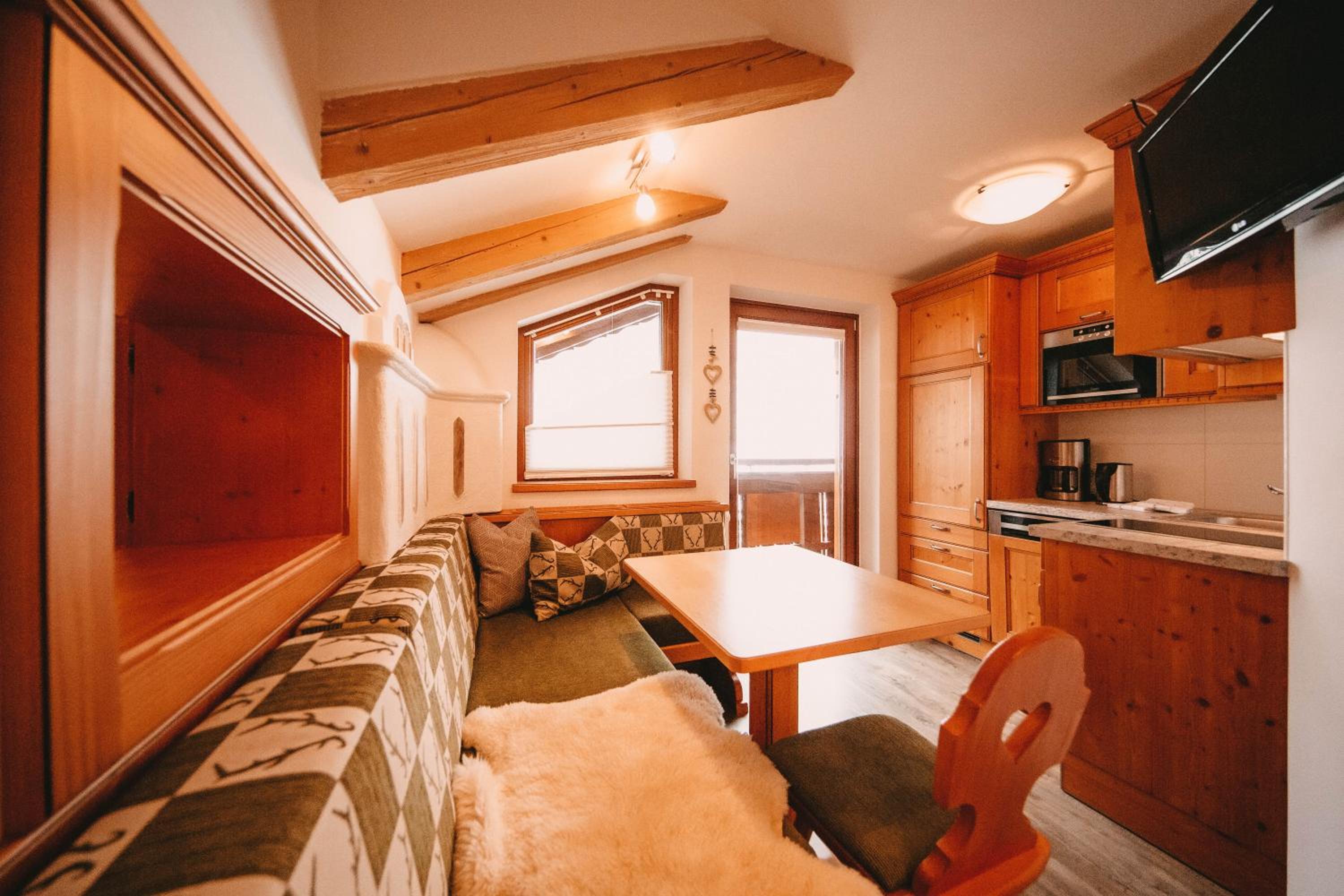 Small Apartment with Balcony photo 2