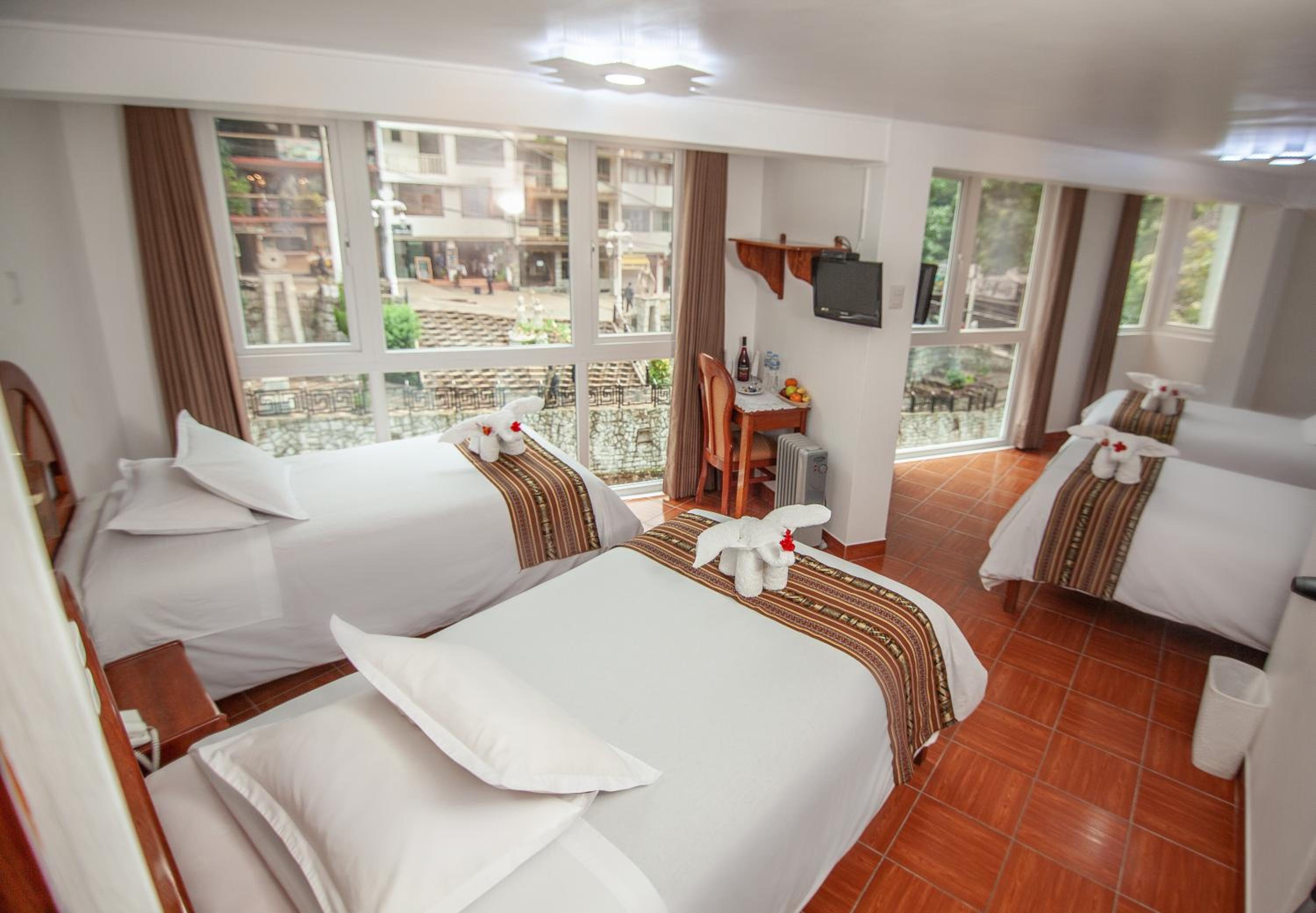 Quadruple Room with Mountain View photo 2