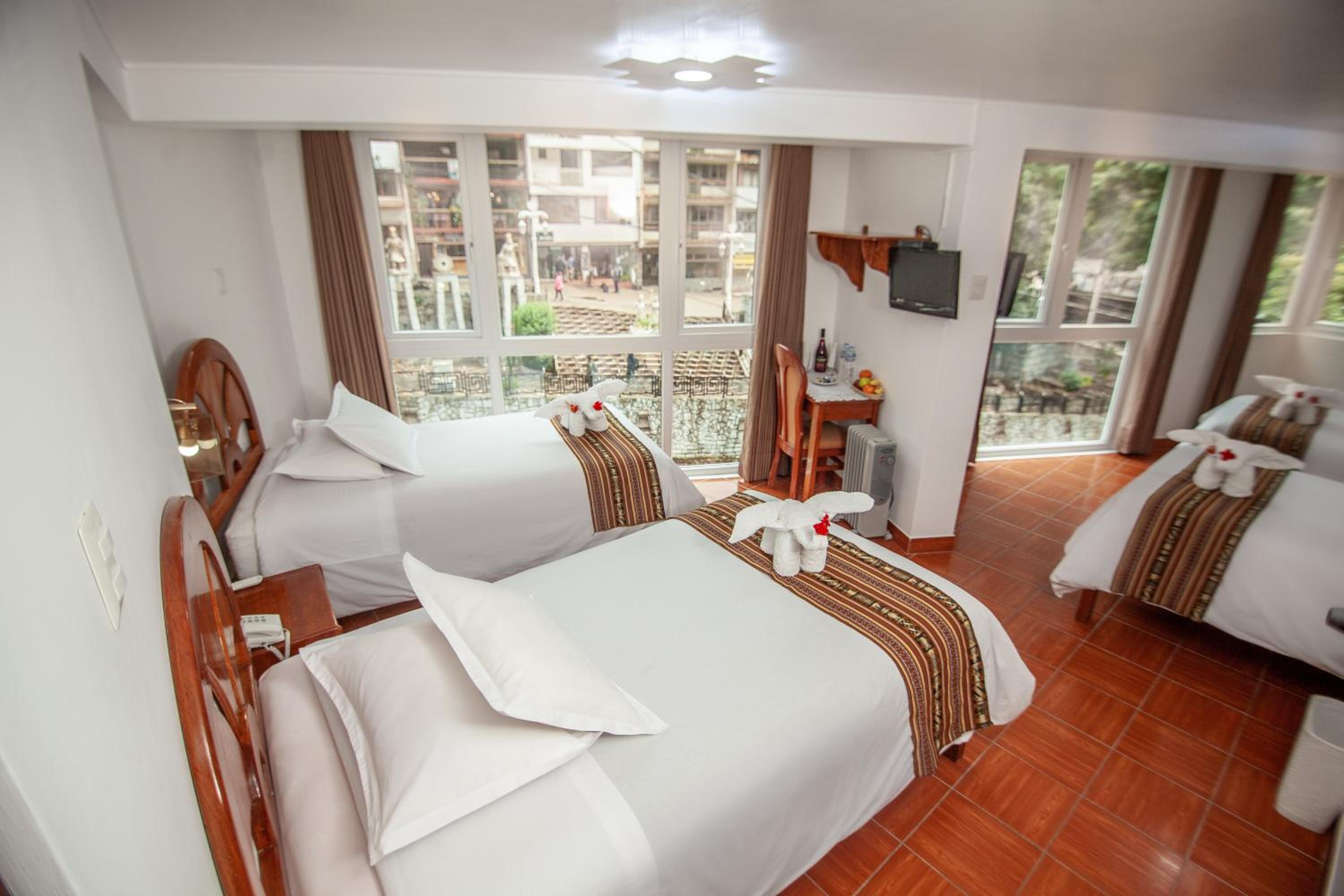 Quadruple Room with Mountain View photo 3