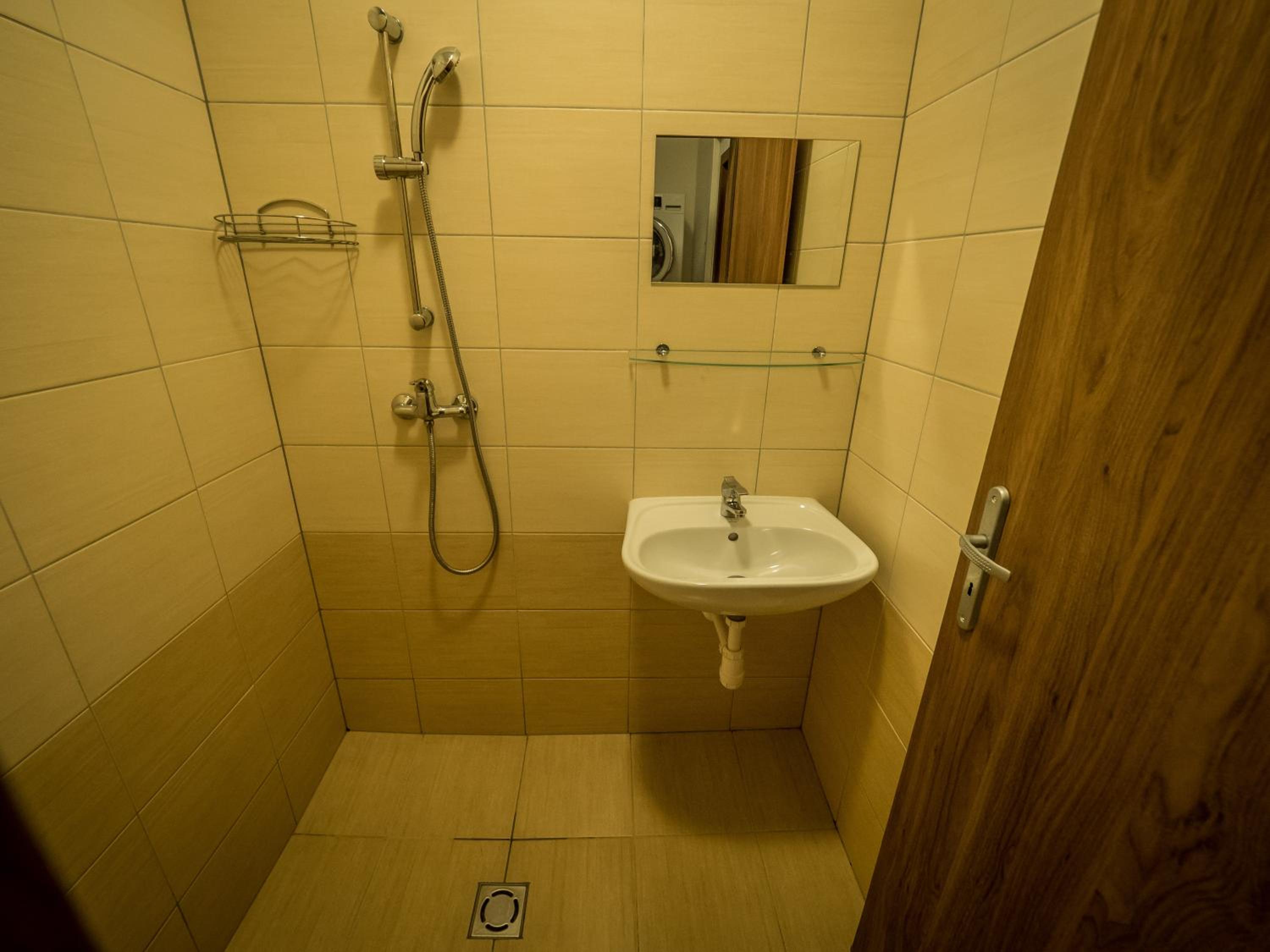 Single Room with Shared Bathroom photo 2