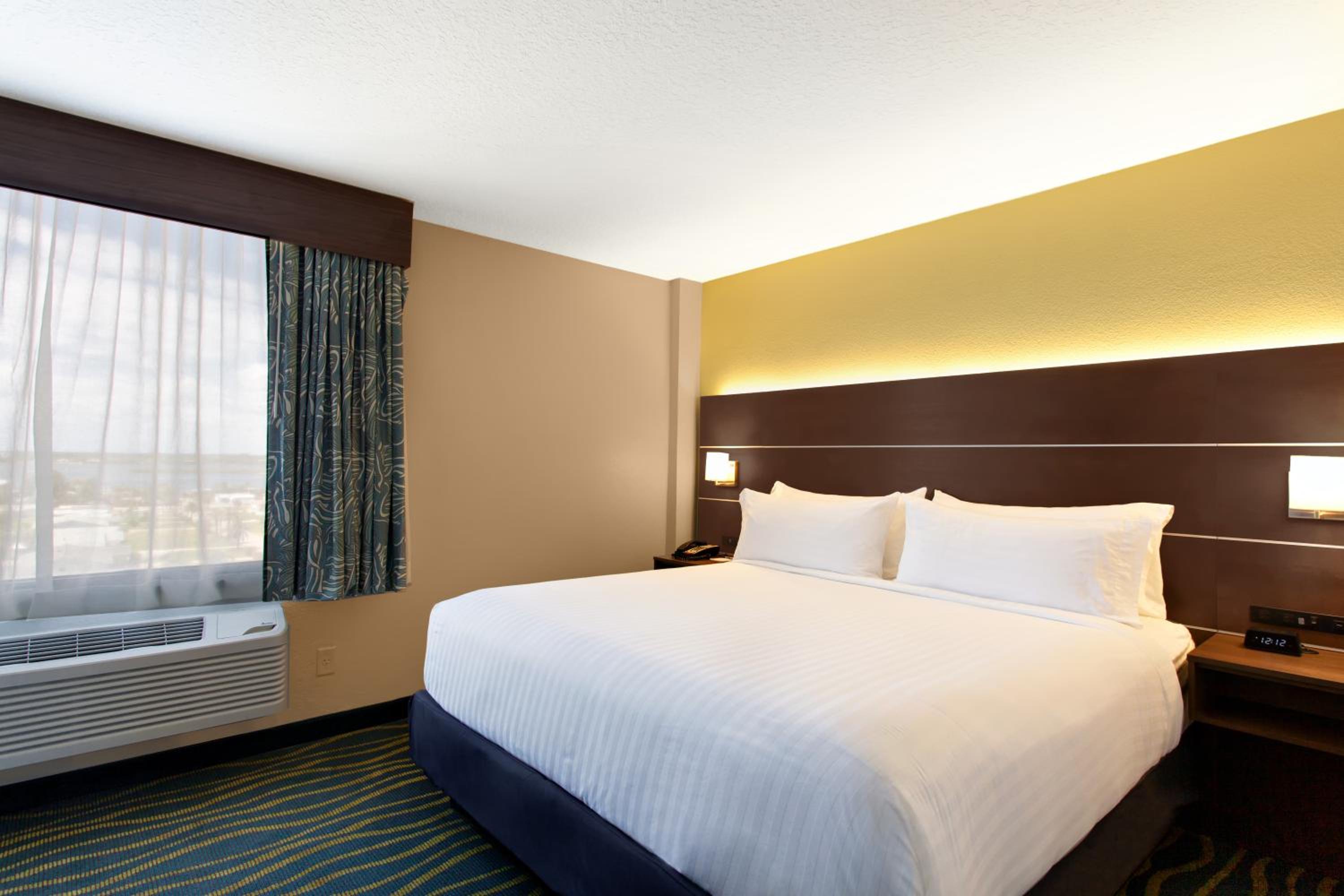 Executive King Suite with Ocean View - Non-Smoking - Photo 1