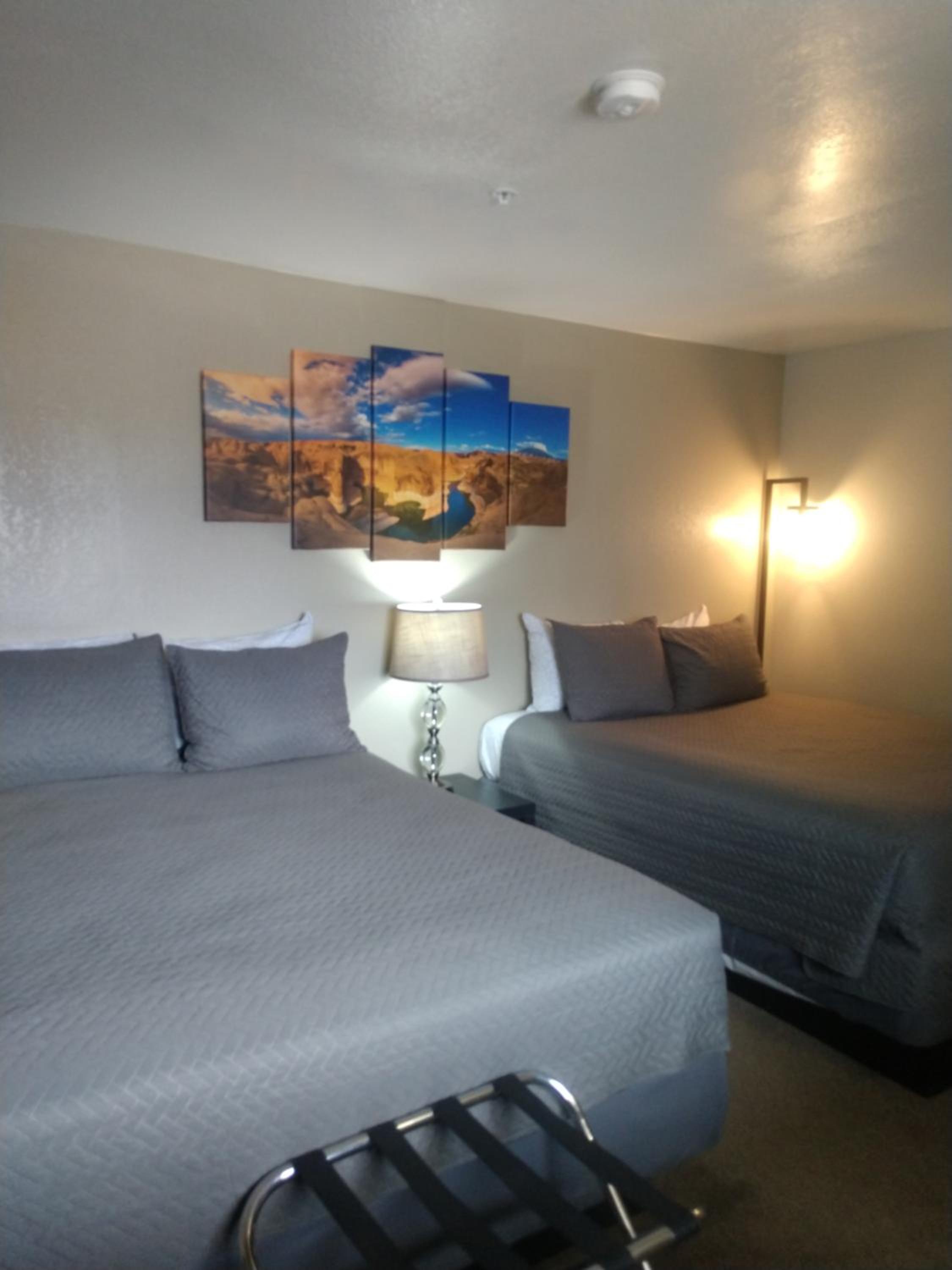 Standard Queen Room with Two Queen Beds photo 1