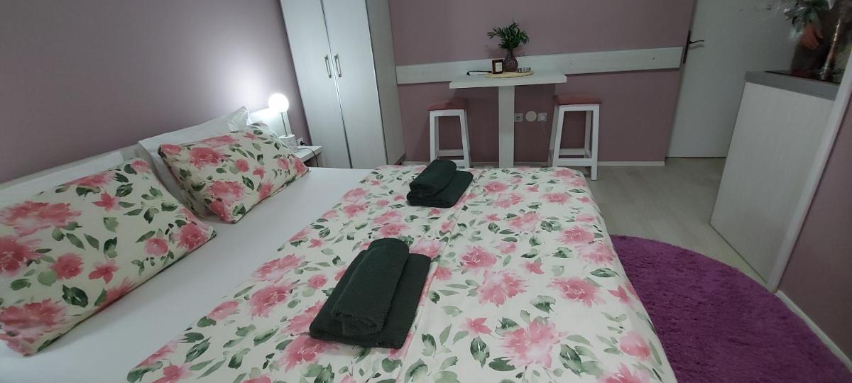 One-Bedroom Apartment photo 3