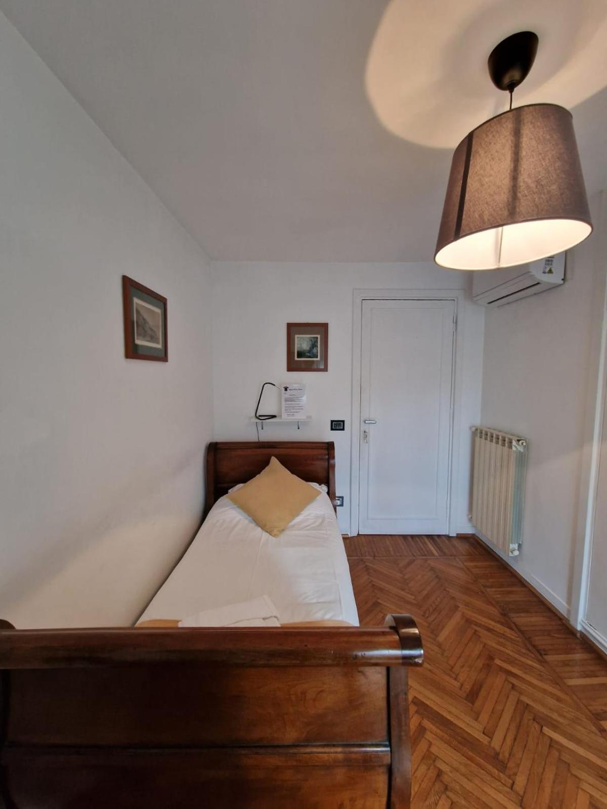 Single Room with Private External Bathroom