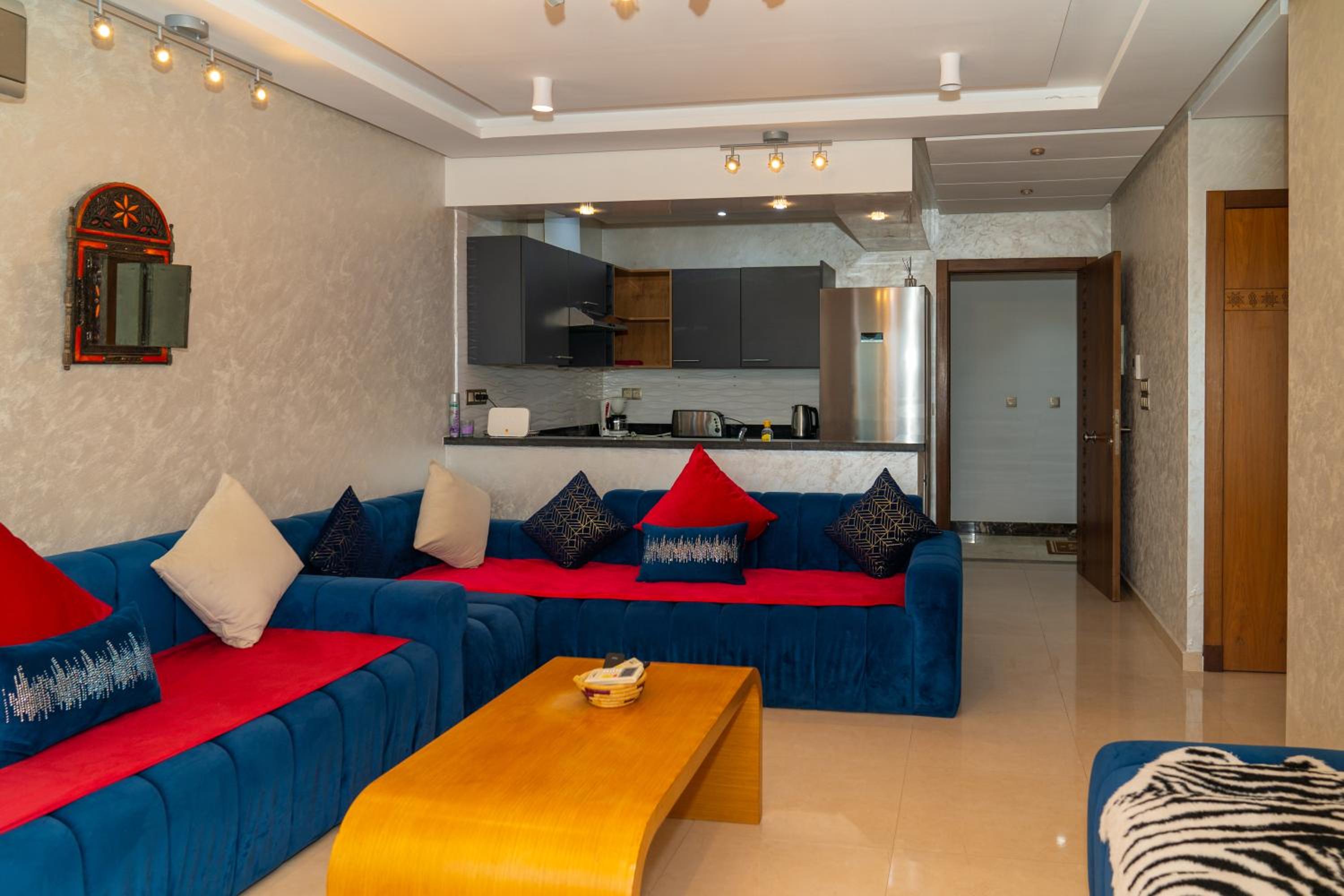 Apartment with Sea View - Photo 5