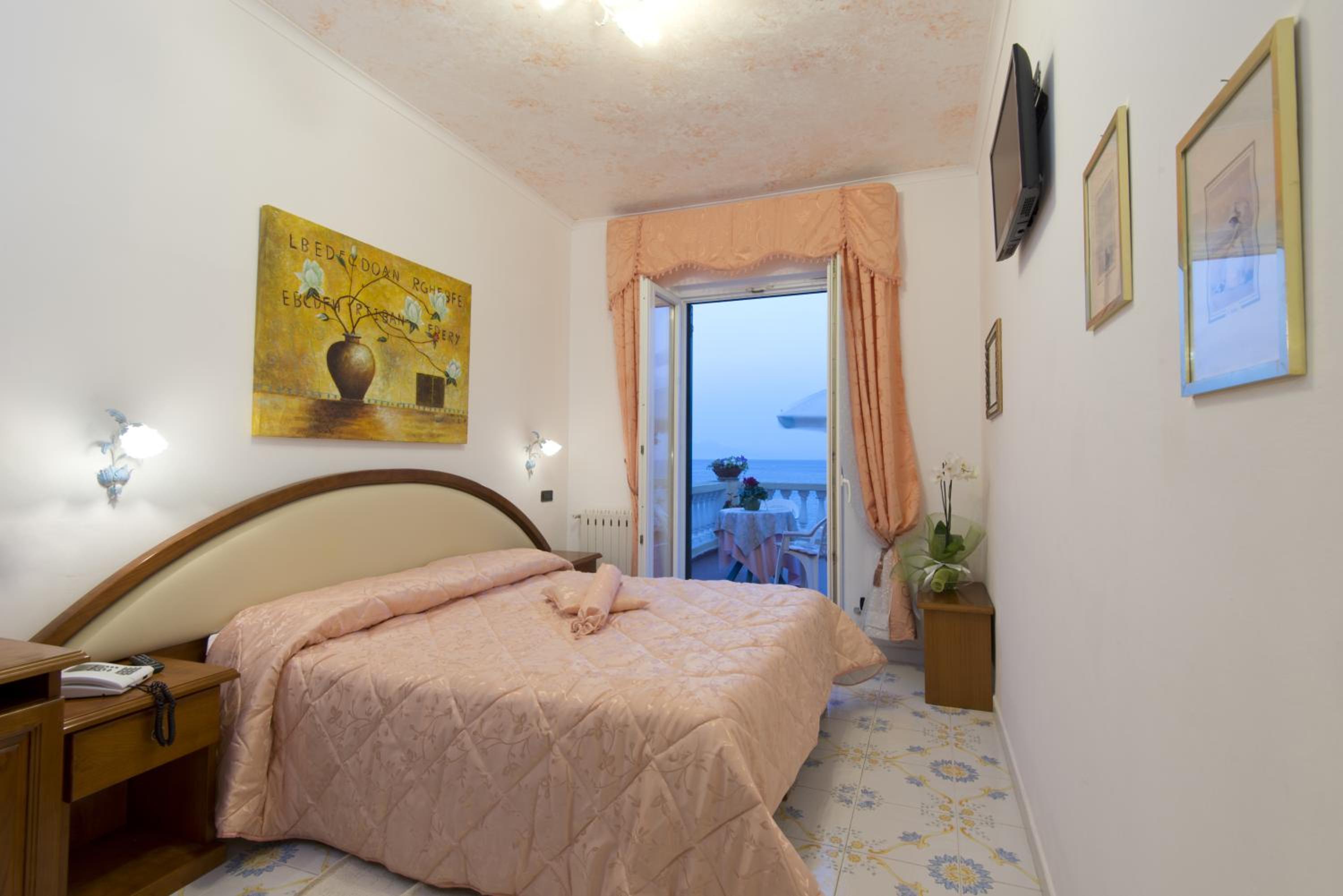 Superior Double Room with Sea View - Photo 10