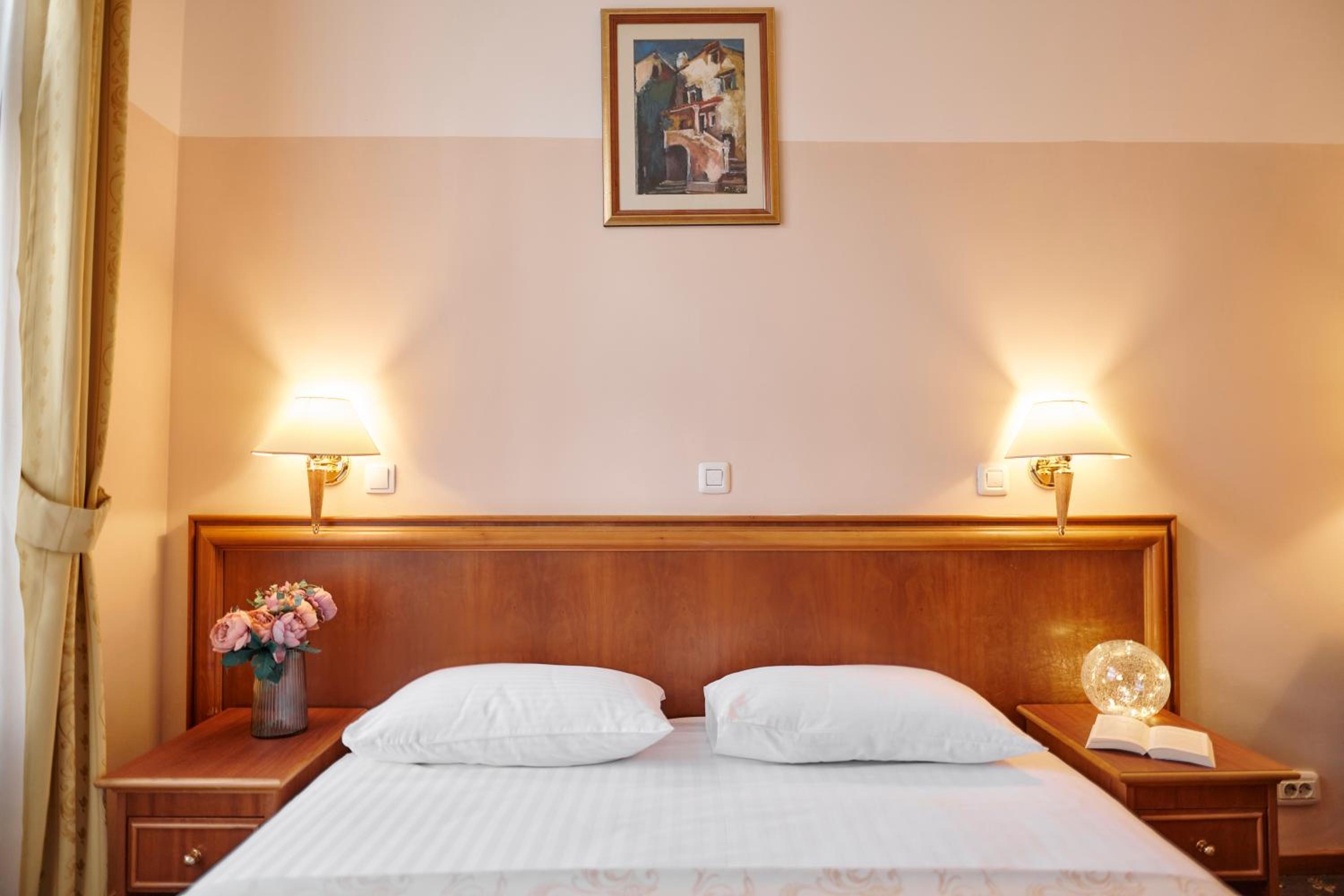 Standard Double or Twin Room with Street View photo 2