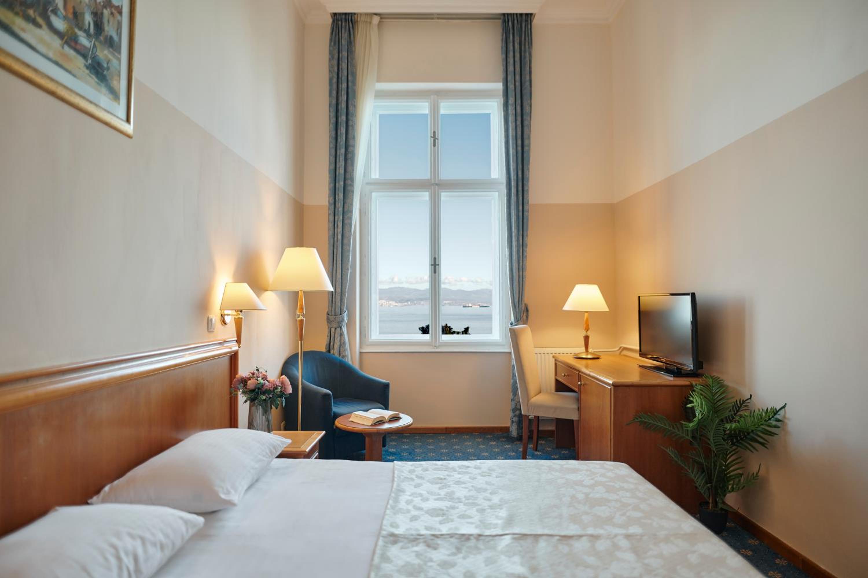 Standard Double or Twin Room with Sea View photo 2