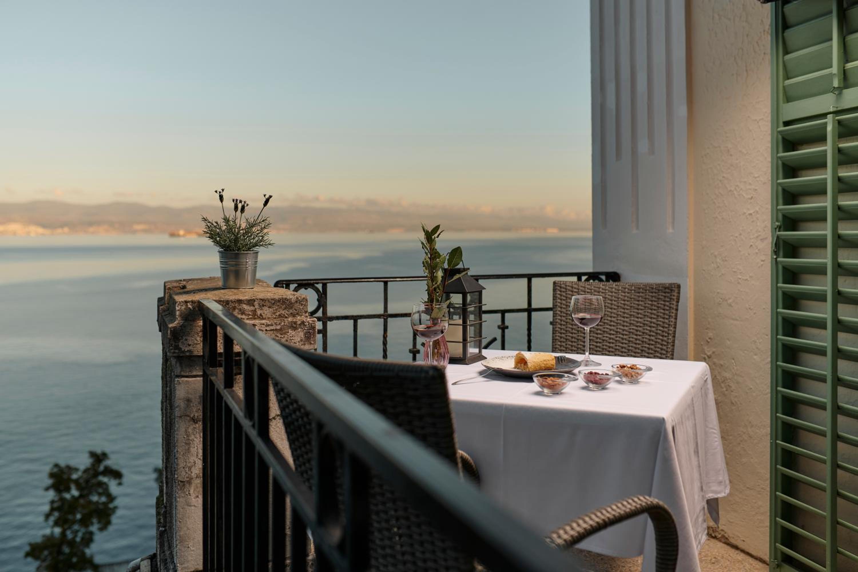 Standard Double or Twin Room with Sea View and Balcony - Photo 2