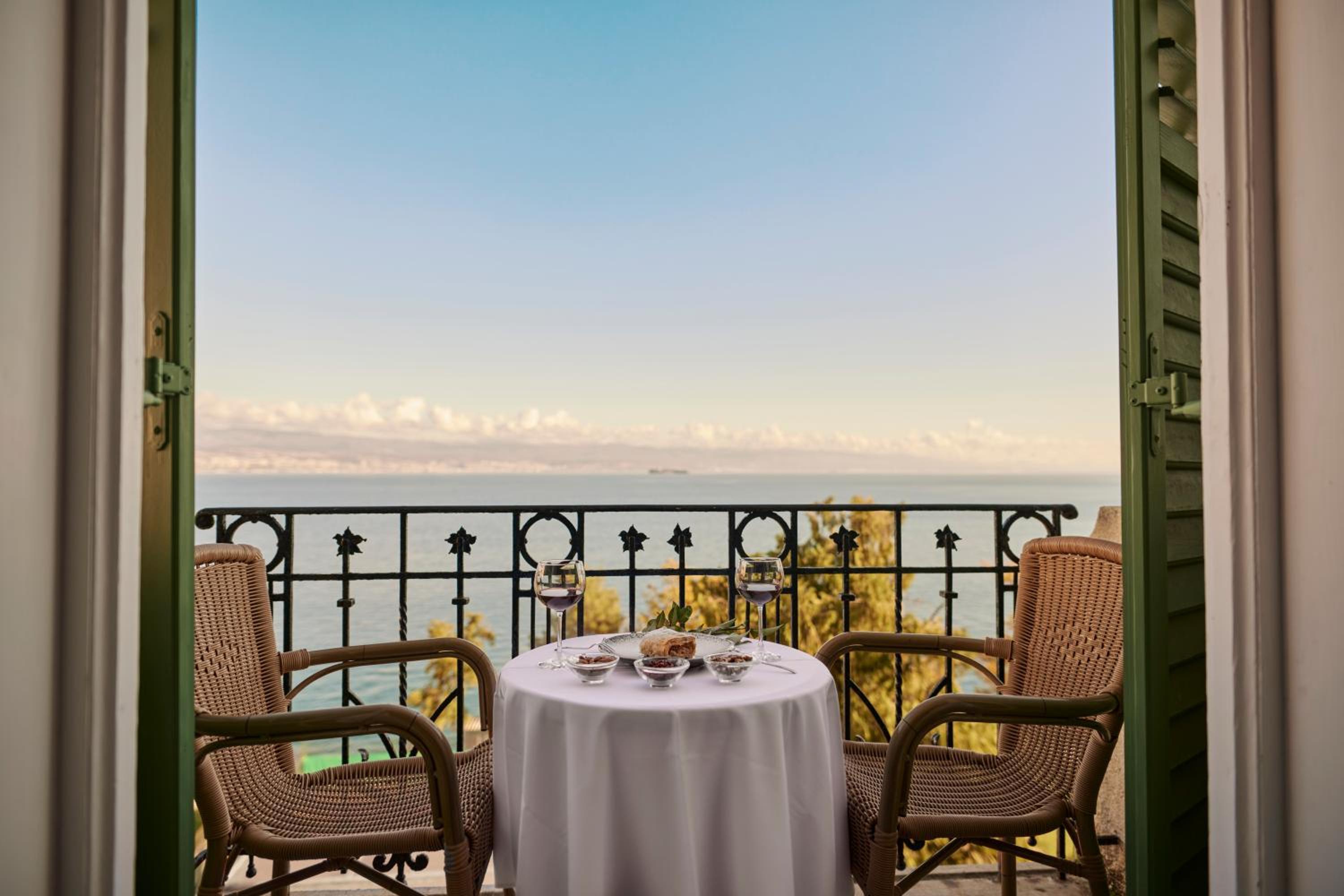 Standard Double or Twin Room with Sea View and Balcony - Photo 13
