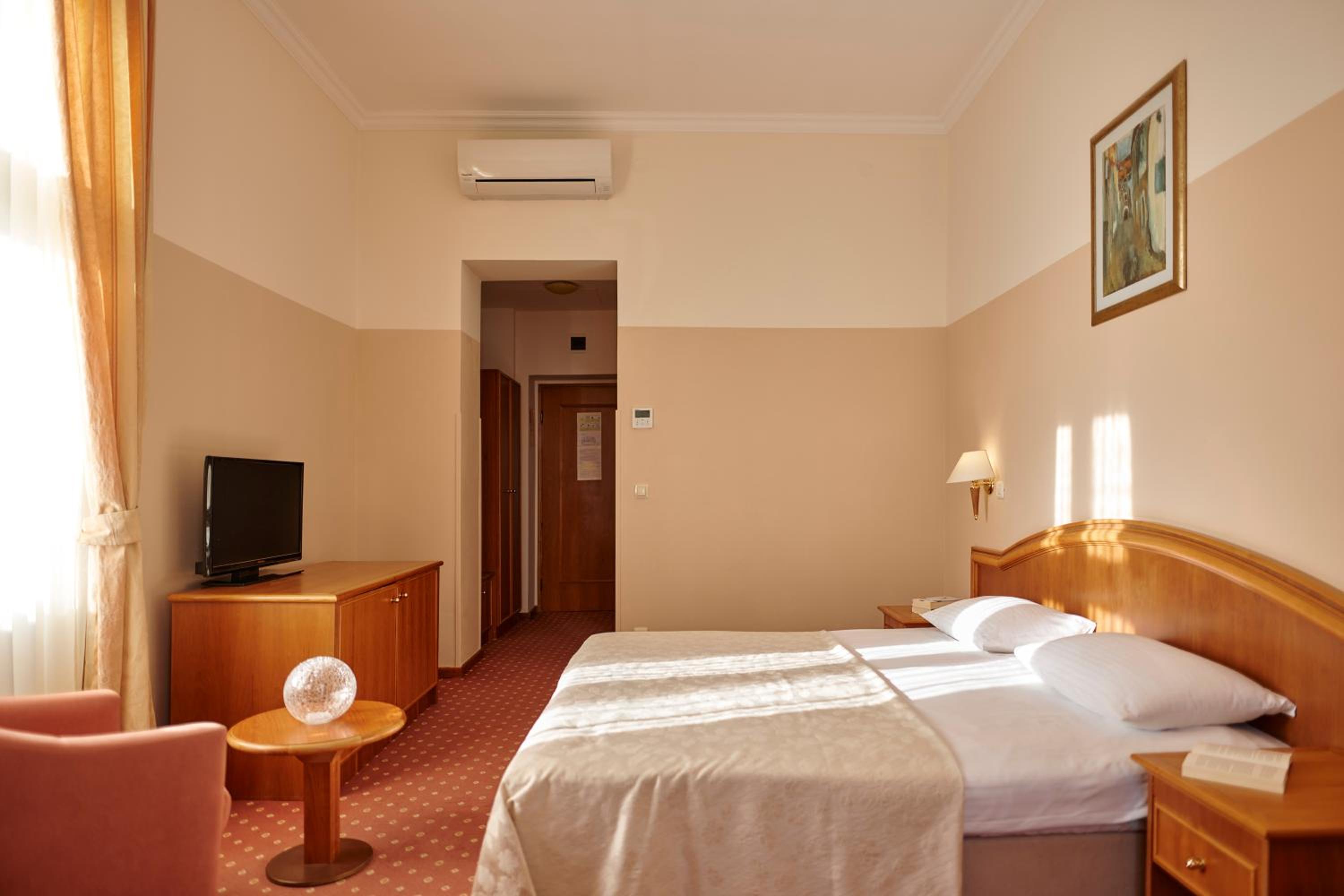 Standard Double or Twin Room with Sea View and Balcony - Photo 3
