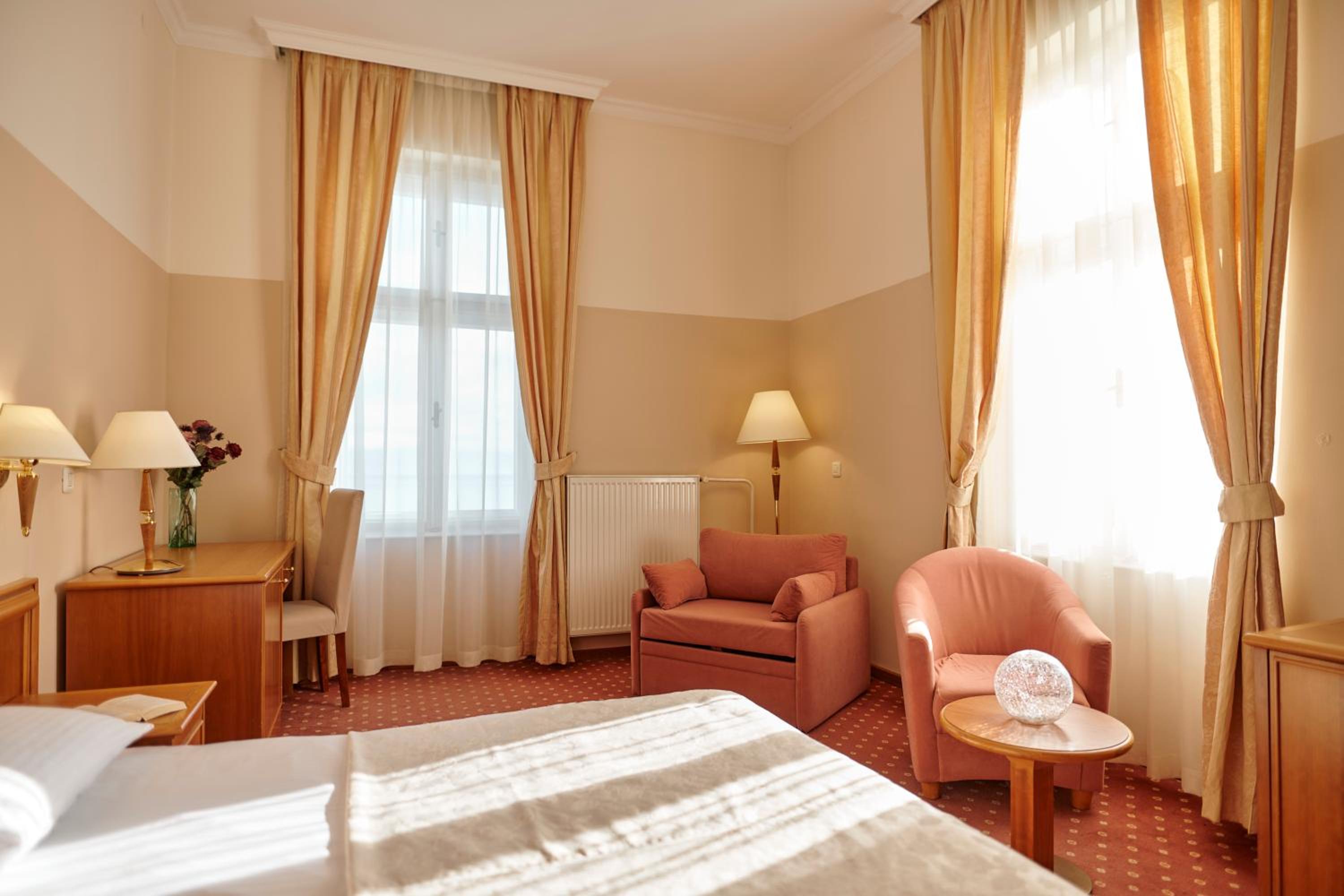 Standard Double or Twin Room with Sea View and Balcony - Photo 6