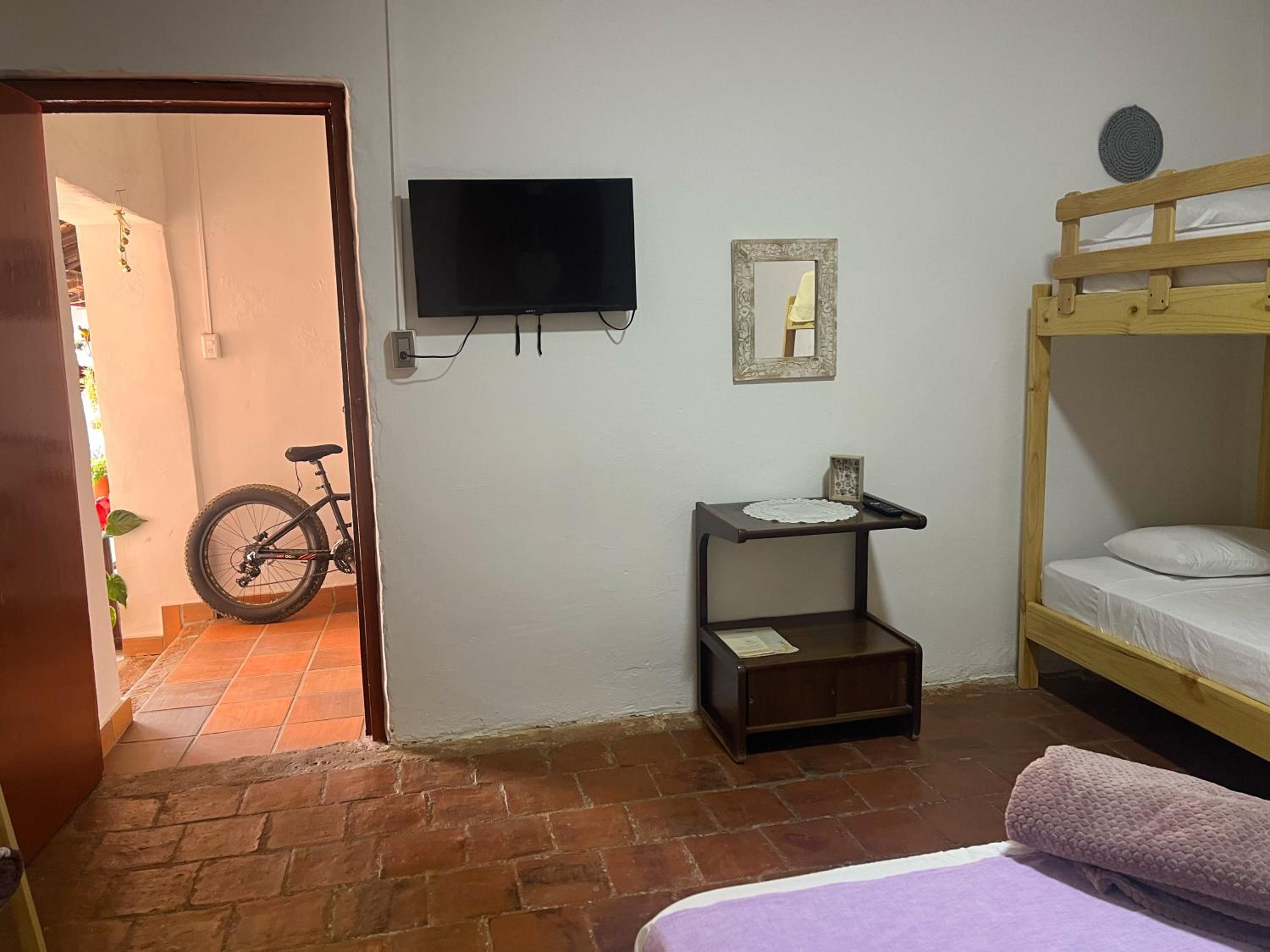 Quadruple Room with Private Bathroom photo 3