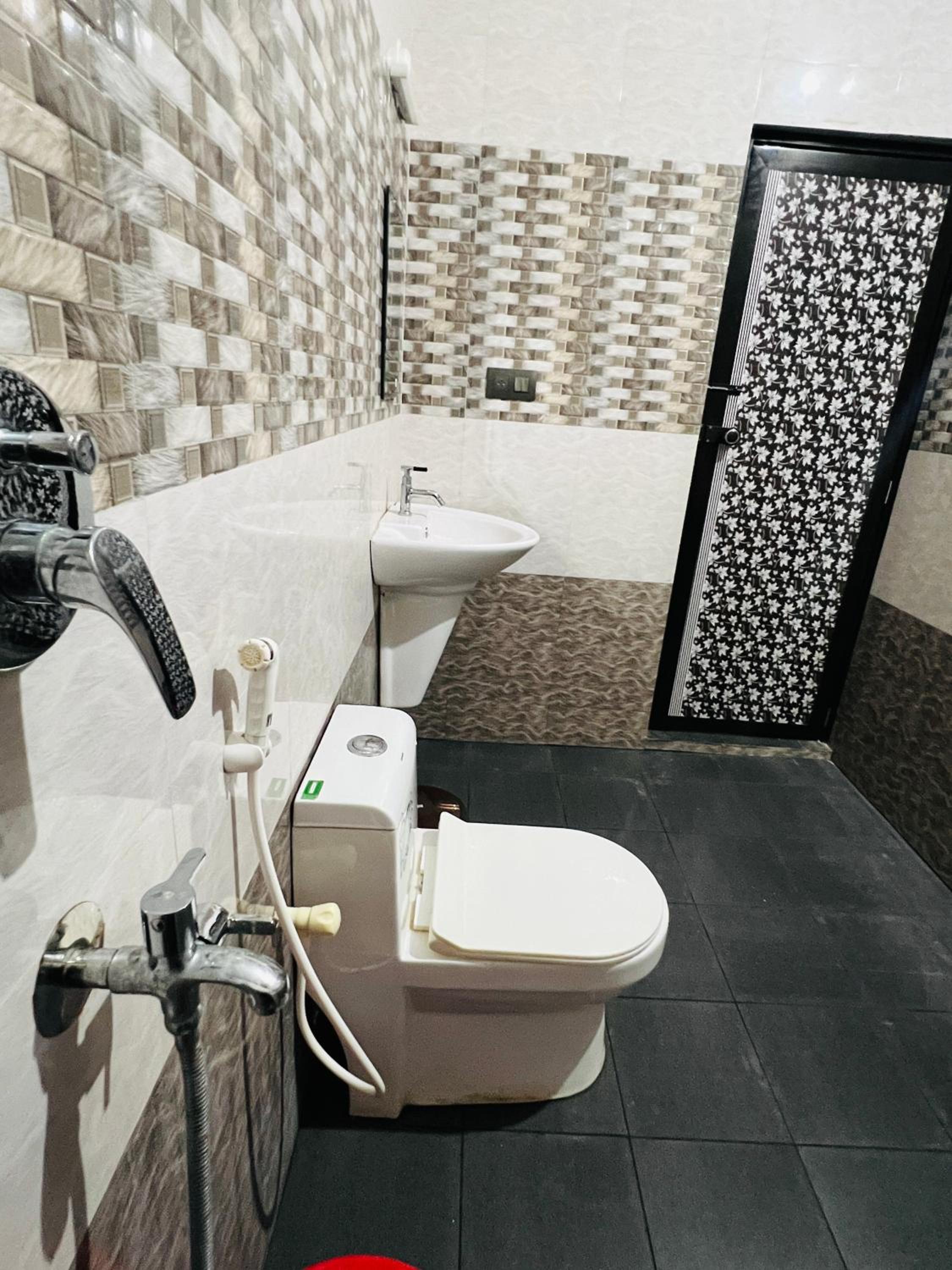 Double Room With Balcony (2 Adults + 1 Child) photo 2