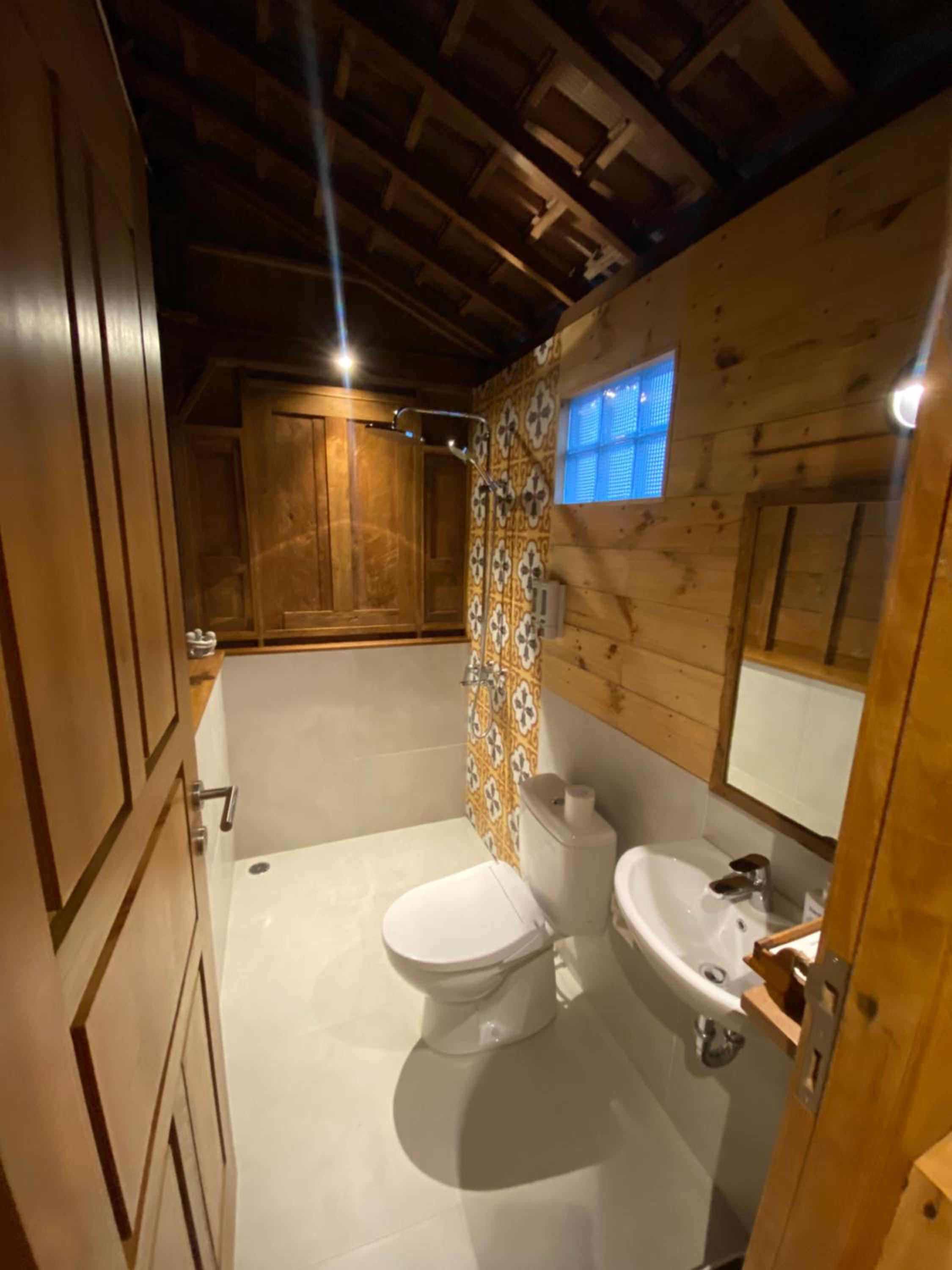 Double Room with Pool View - Photo 8