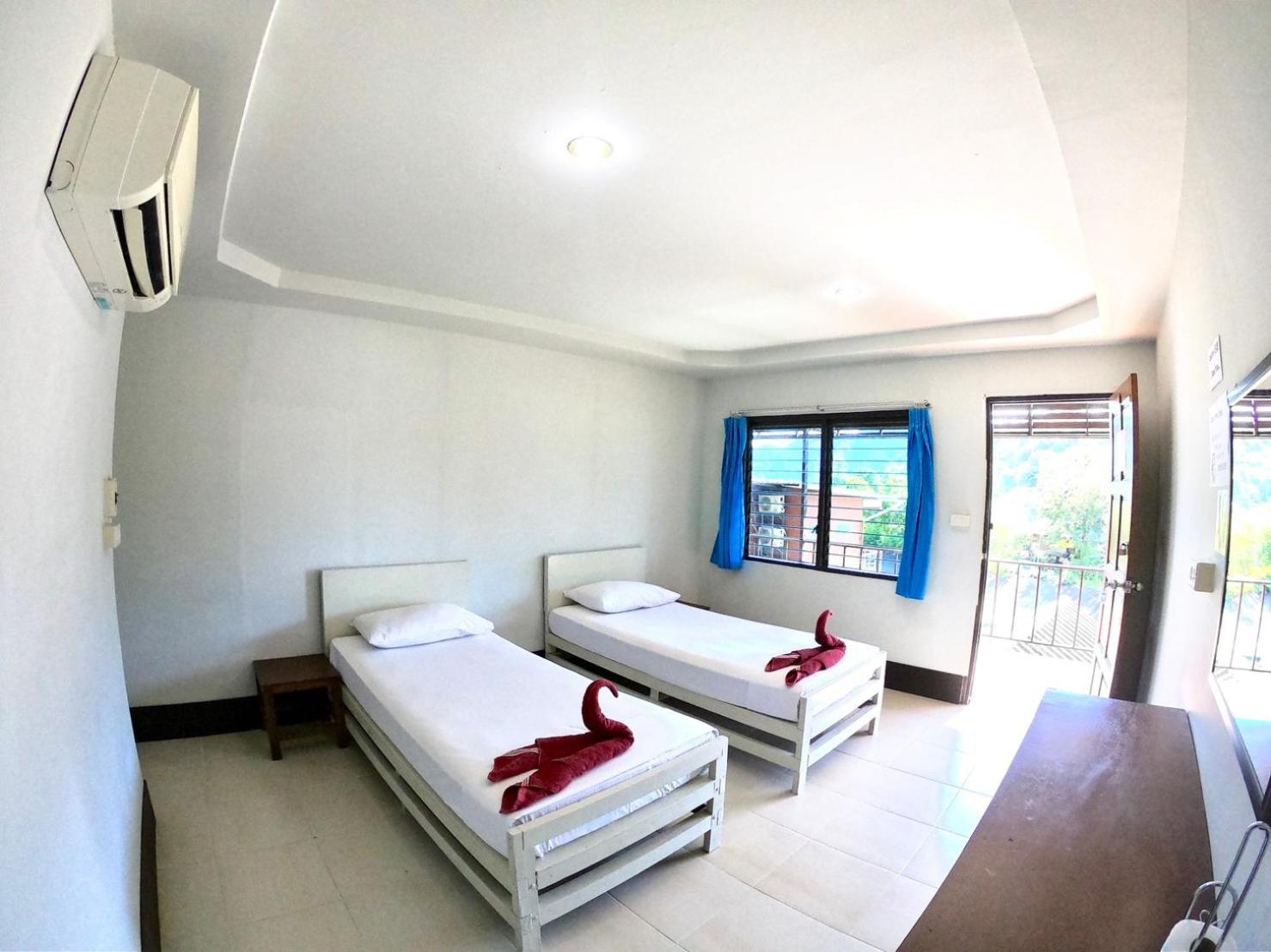 Double or Twin Room with Private Bathroom - Photo 3