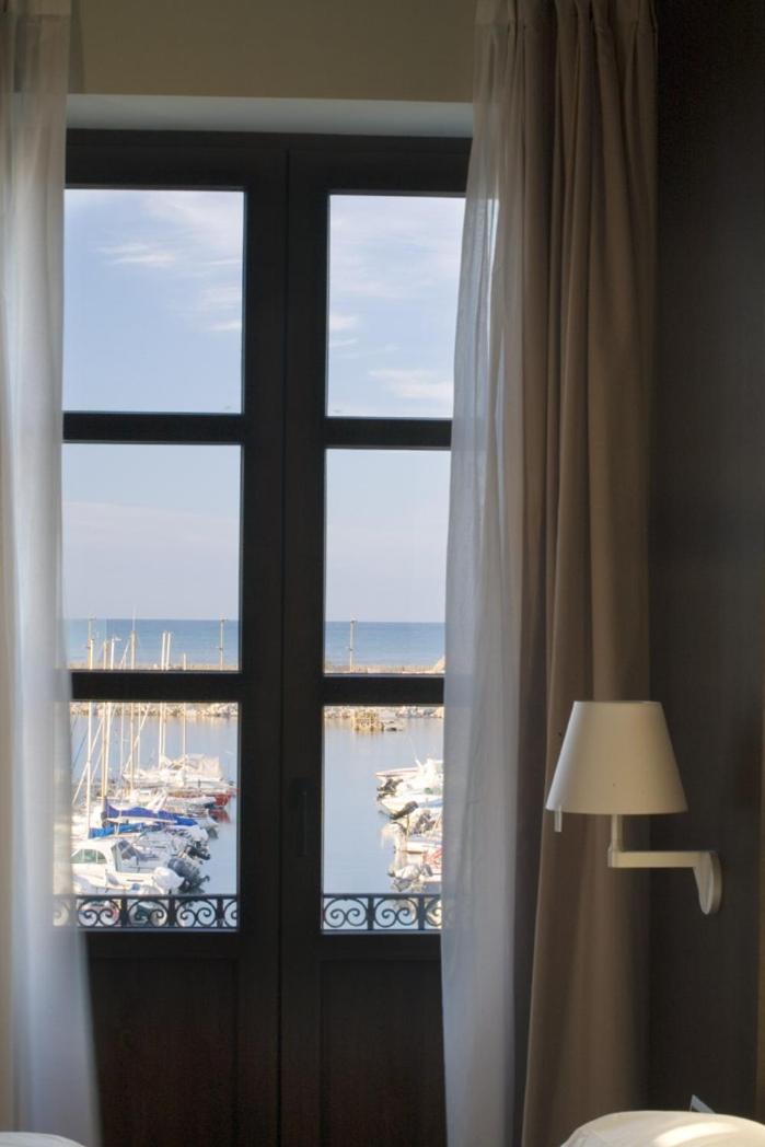 Twin Room with Sea View - Photo 3