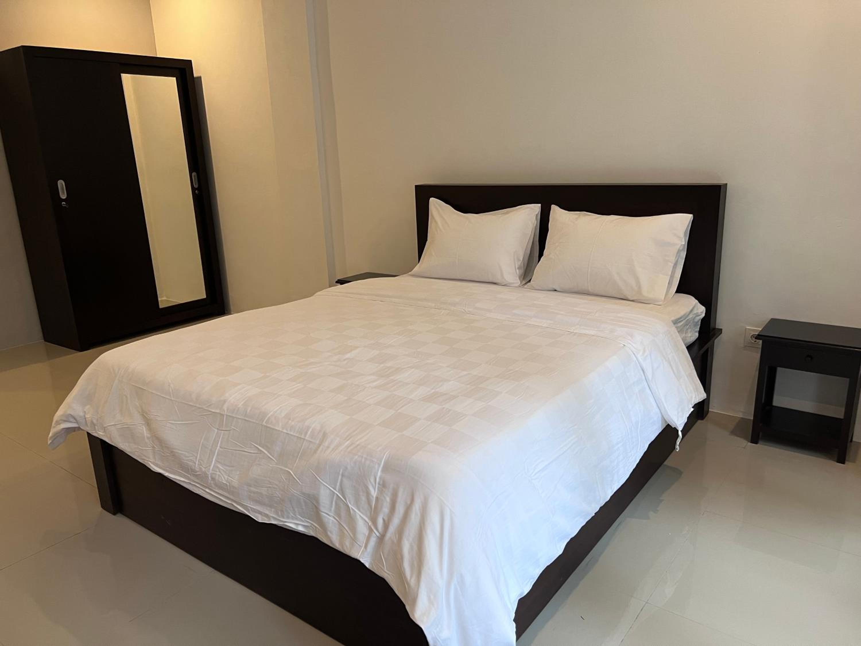 Queen Room with Balcony - Photo 4