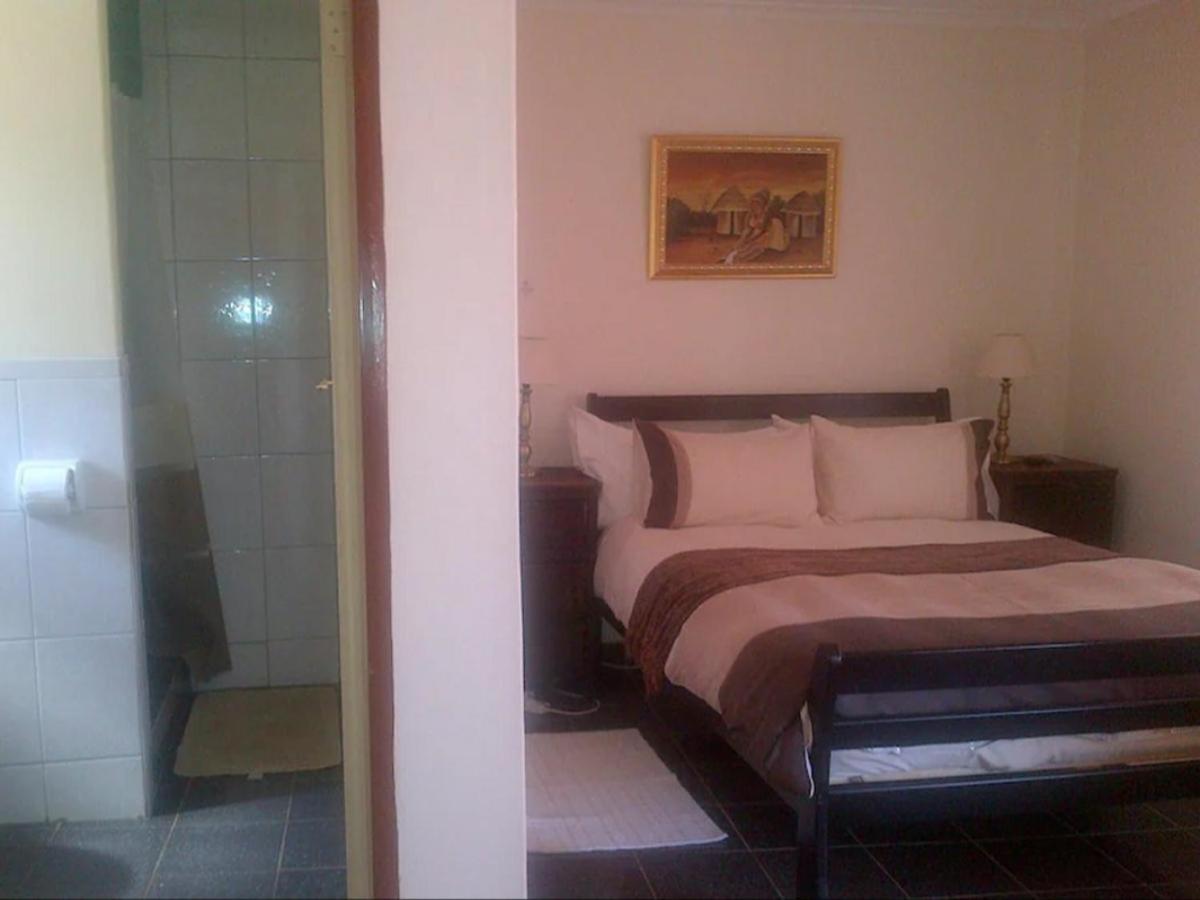 Standard Double Room photo 3