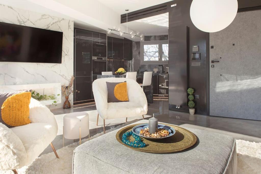 Apartment with Terrace photo 3