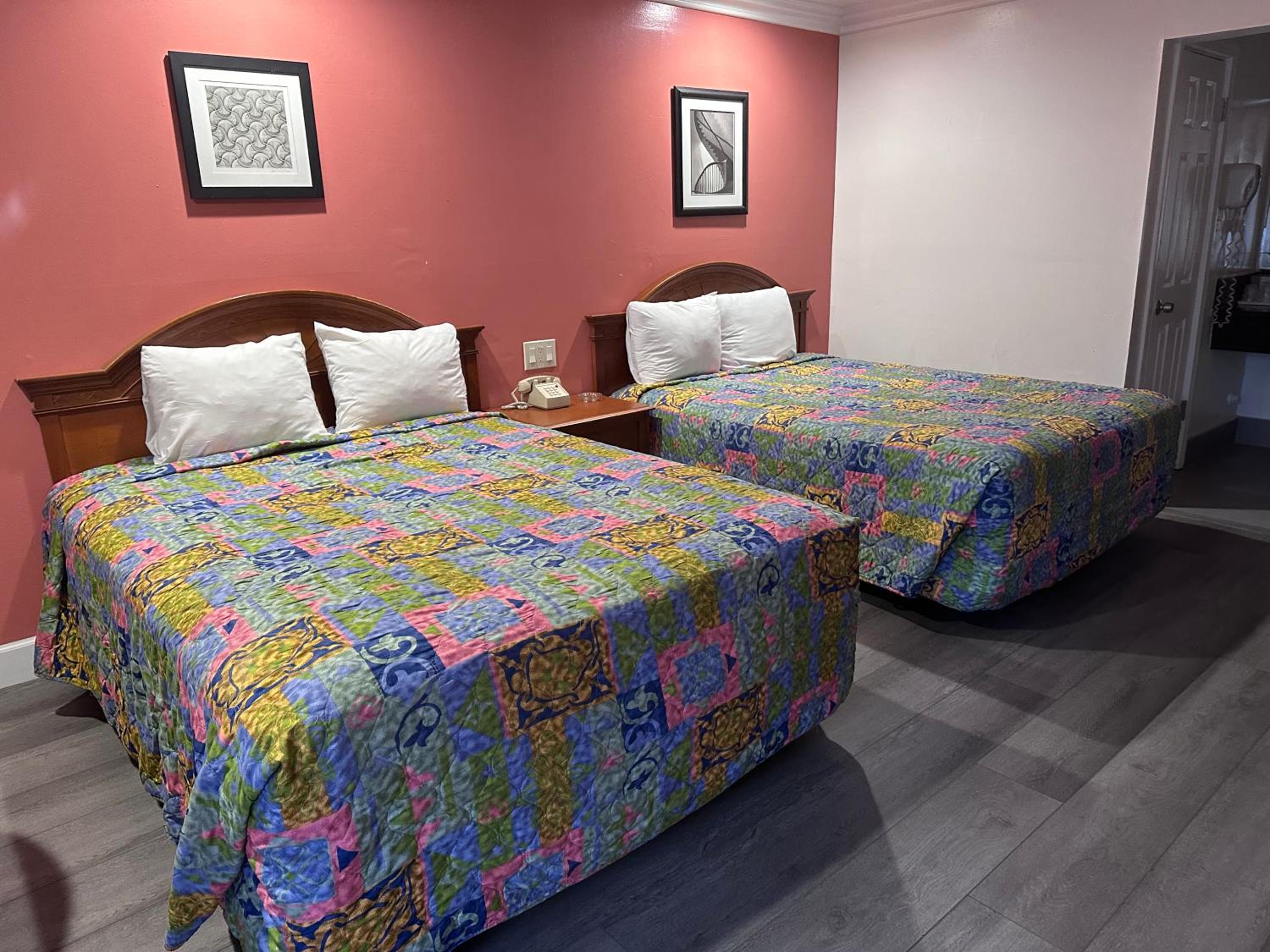 Queen Room with Two Queen Beds - Smoking photo 2