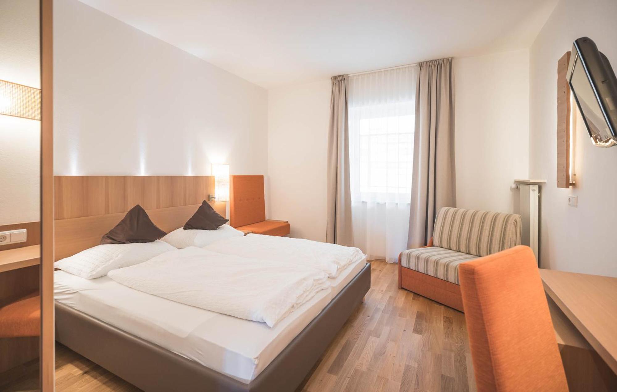 Basic Double Room photo 2