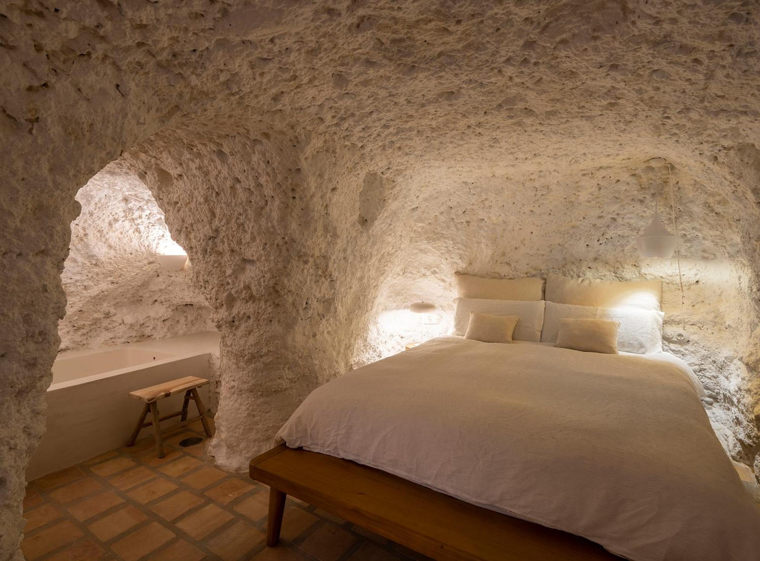 Cave Suite