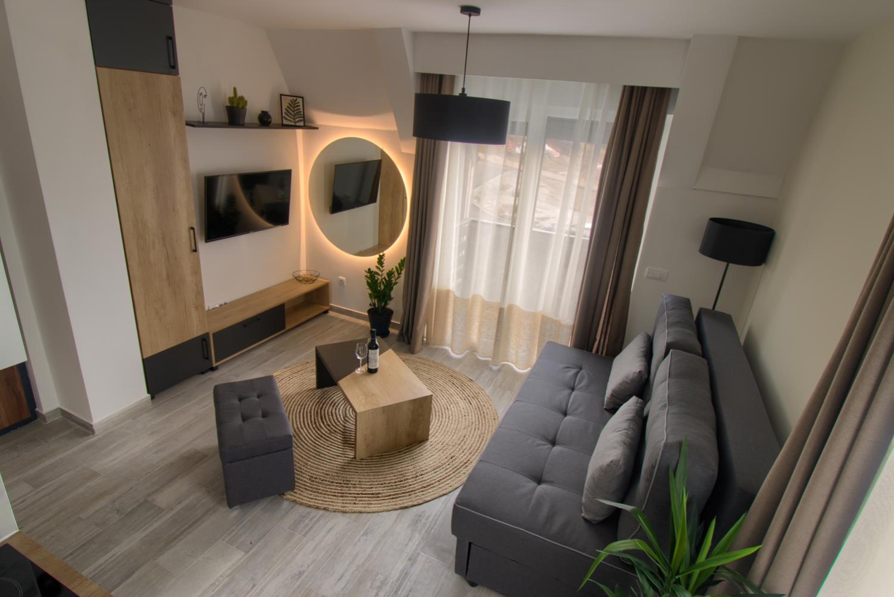 One-Bedroom Apartment photo 3
