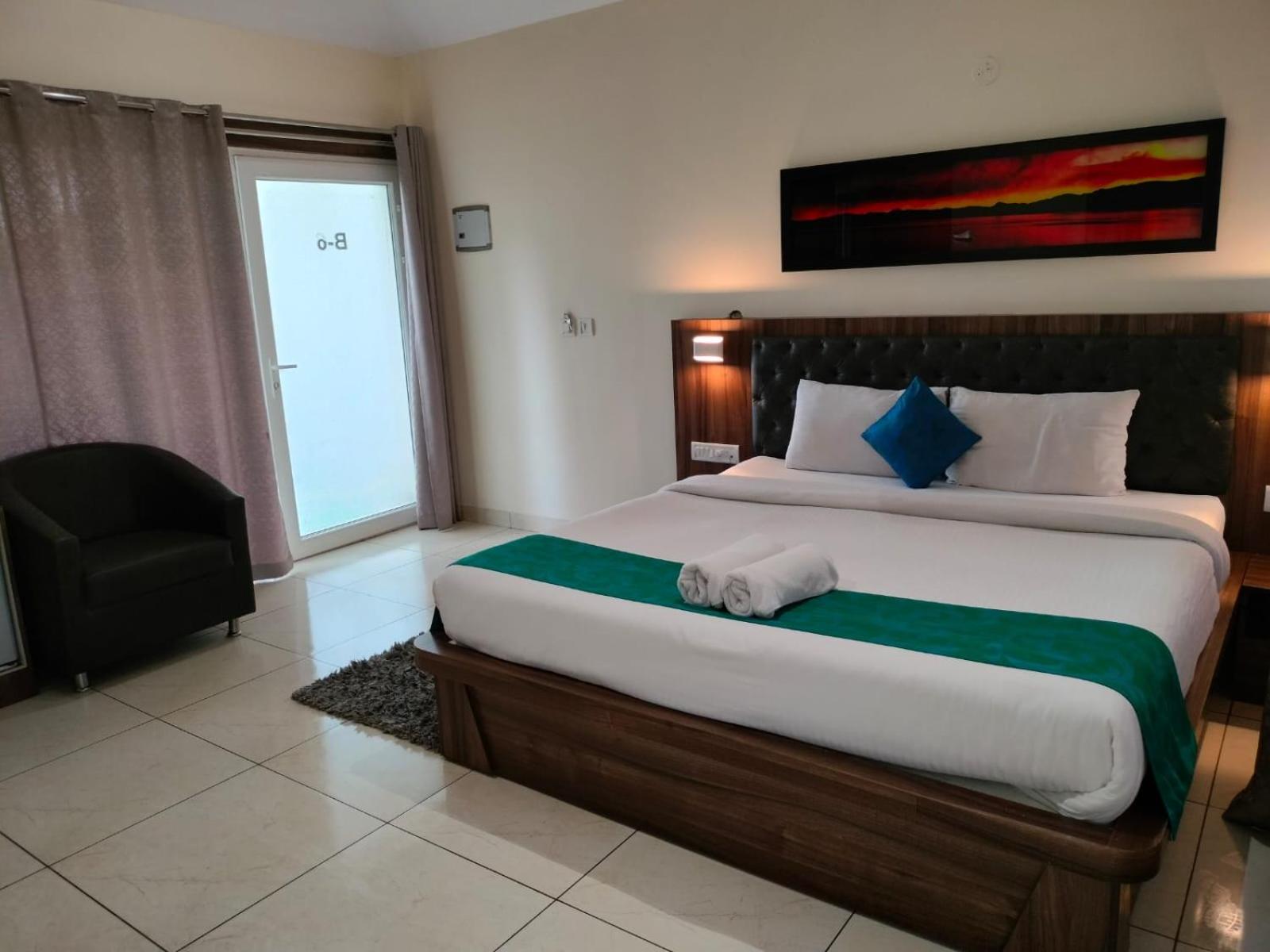 Deluxe Room - Photo 13