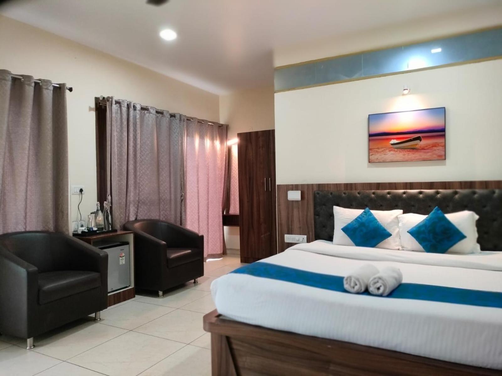 Deluxe Room - Photo 12
