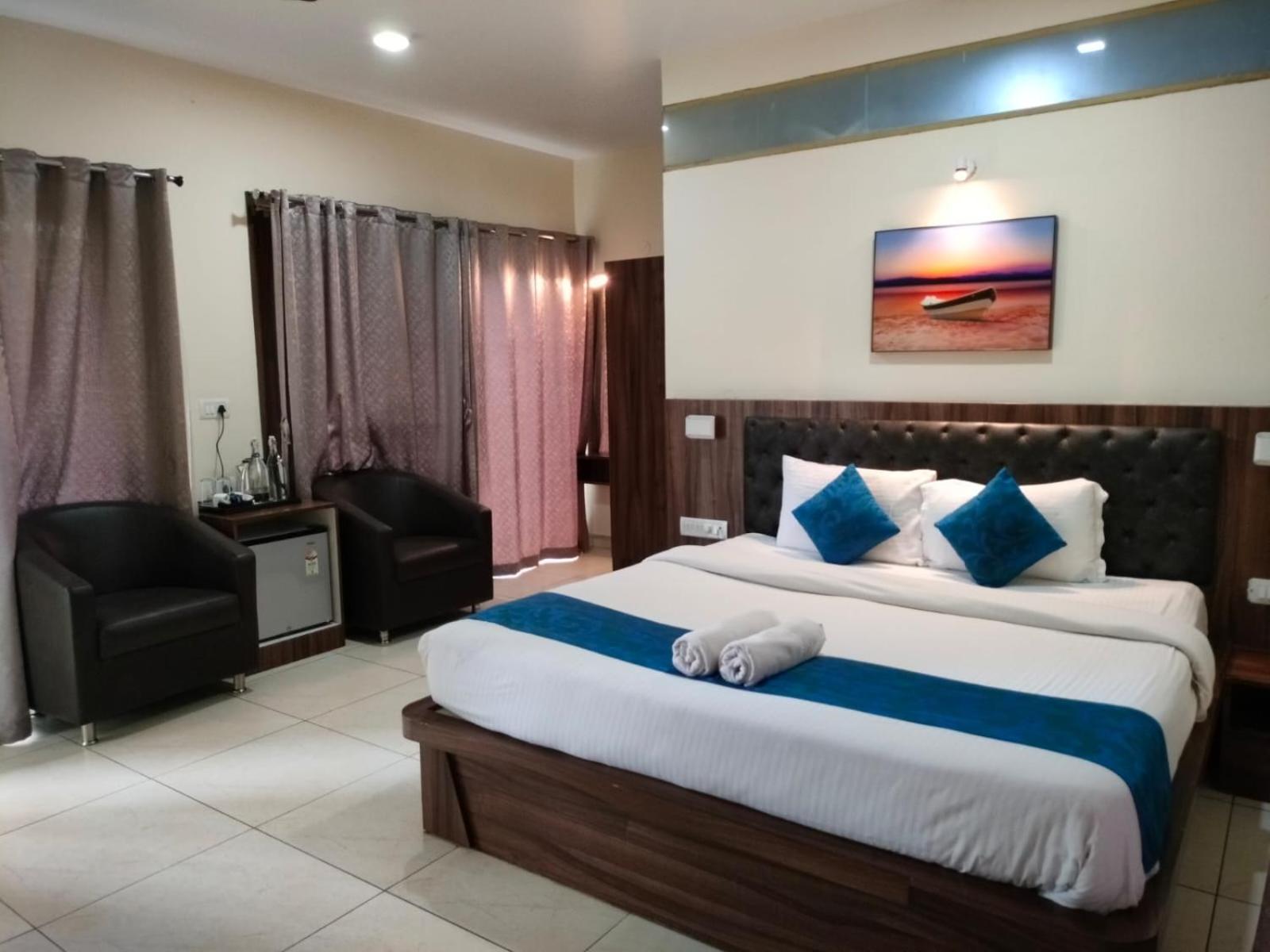 Deluxe Room - Photo 11