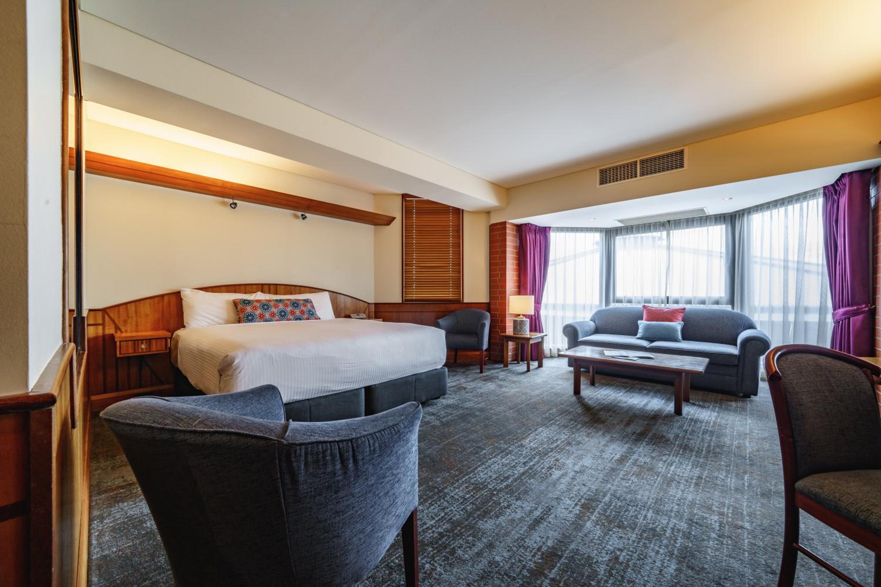 Deluxe Queen Room with Spa Bath