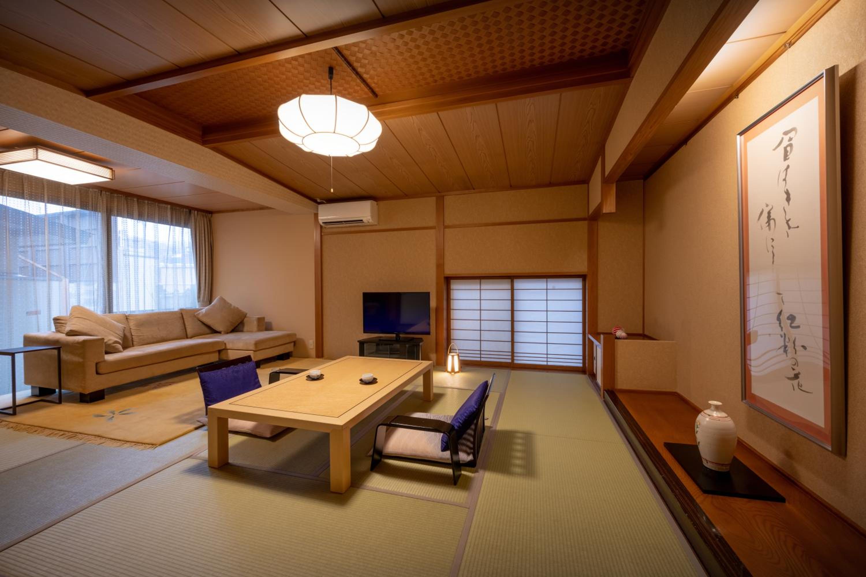 Japanese Western Style Room with Open-Air Bath photo 2