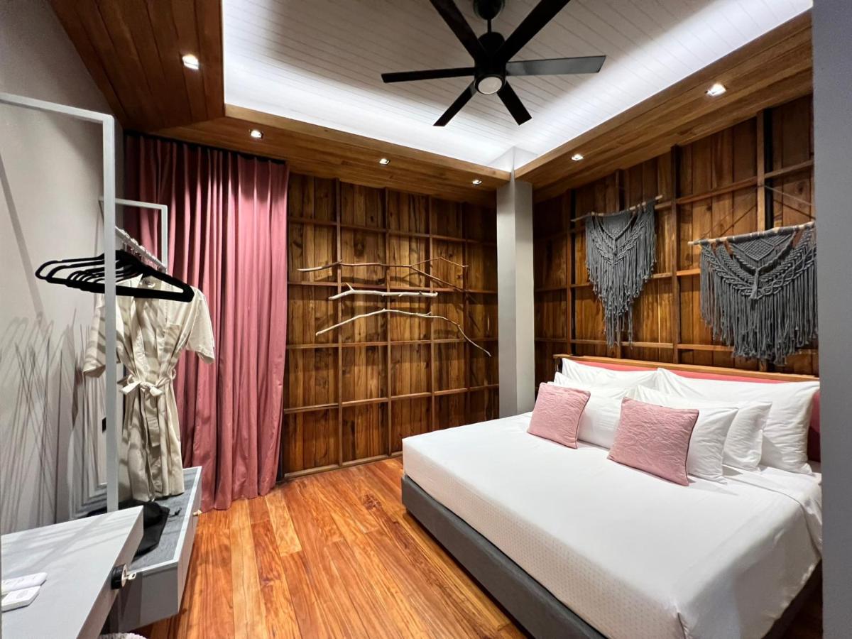 Villa with Sea View - Photo 2