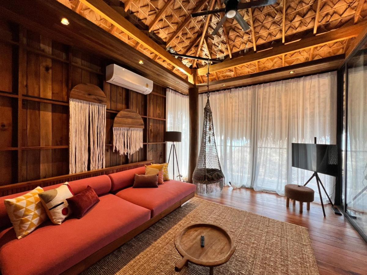Villa with Sea View - Photo 5