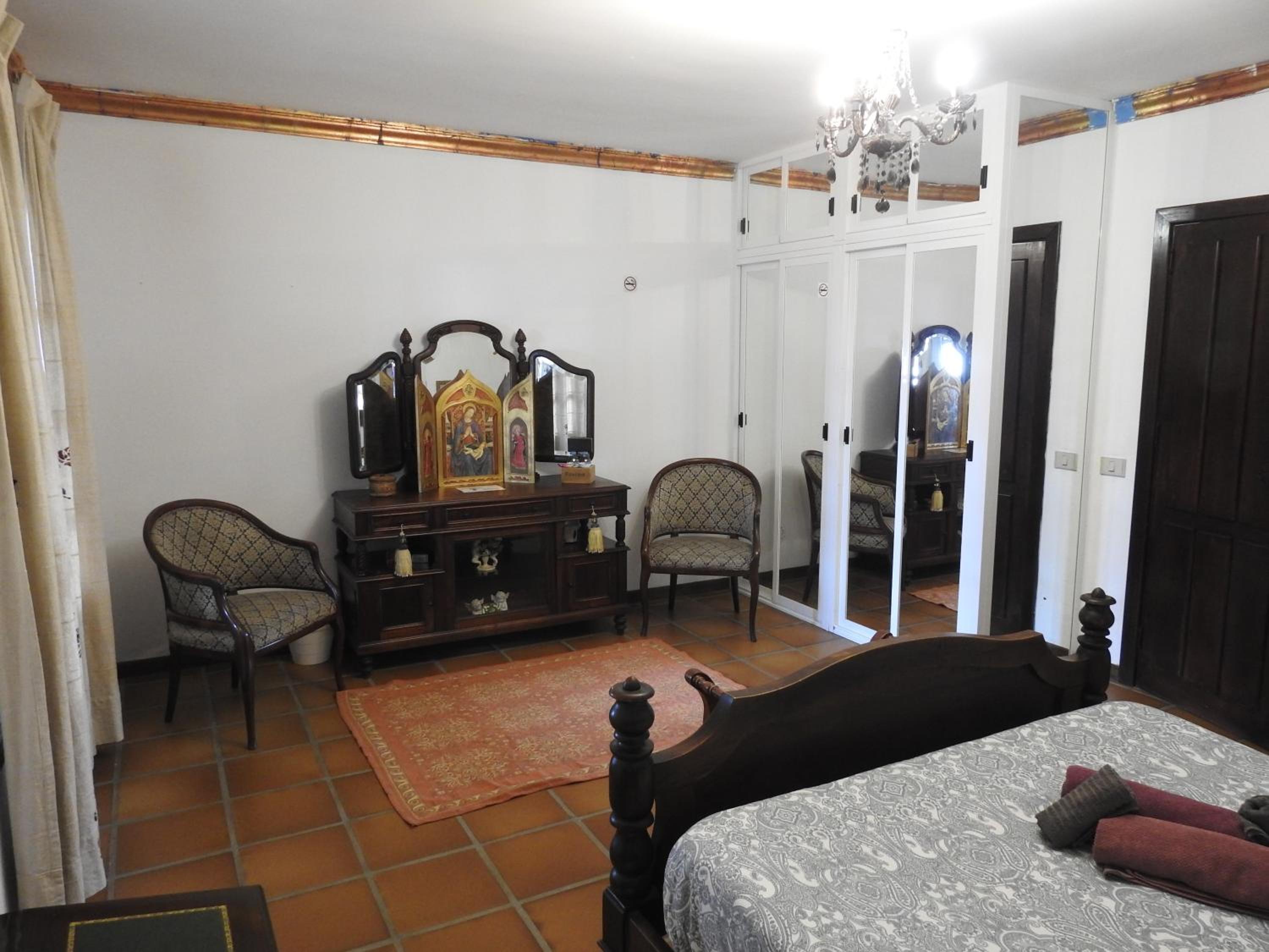 Habitación Estándar con Dos Camas y Baño Compartido