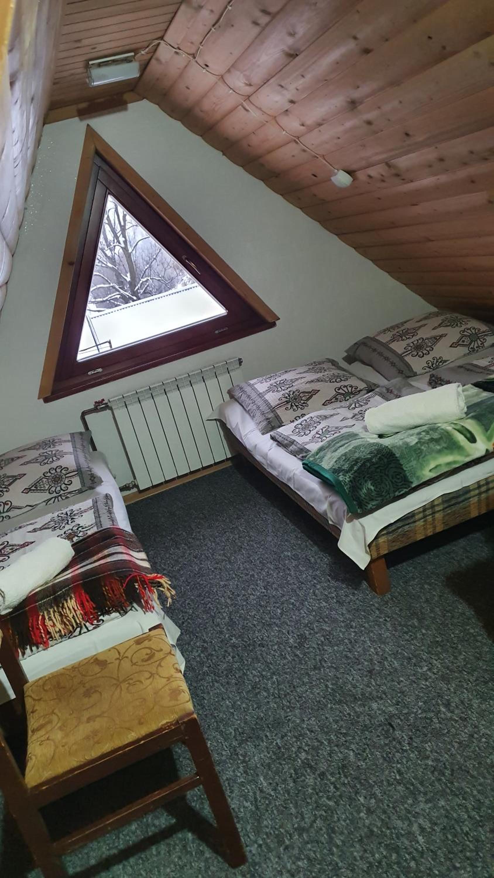 Family Room with Mountain View photo 3