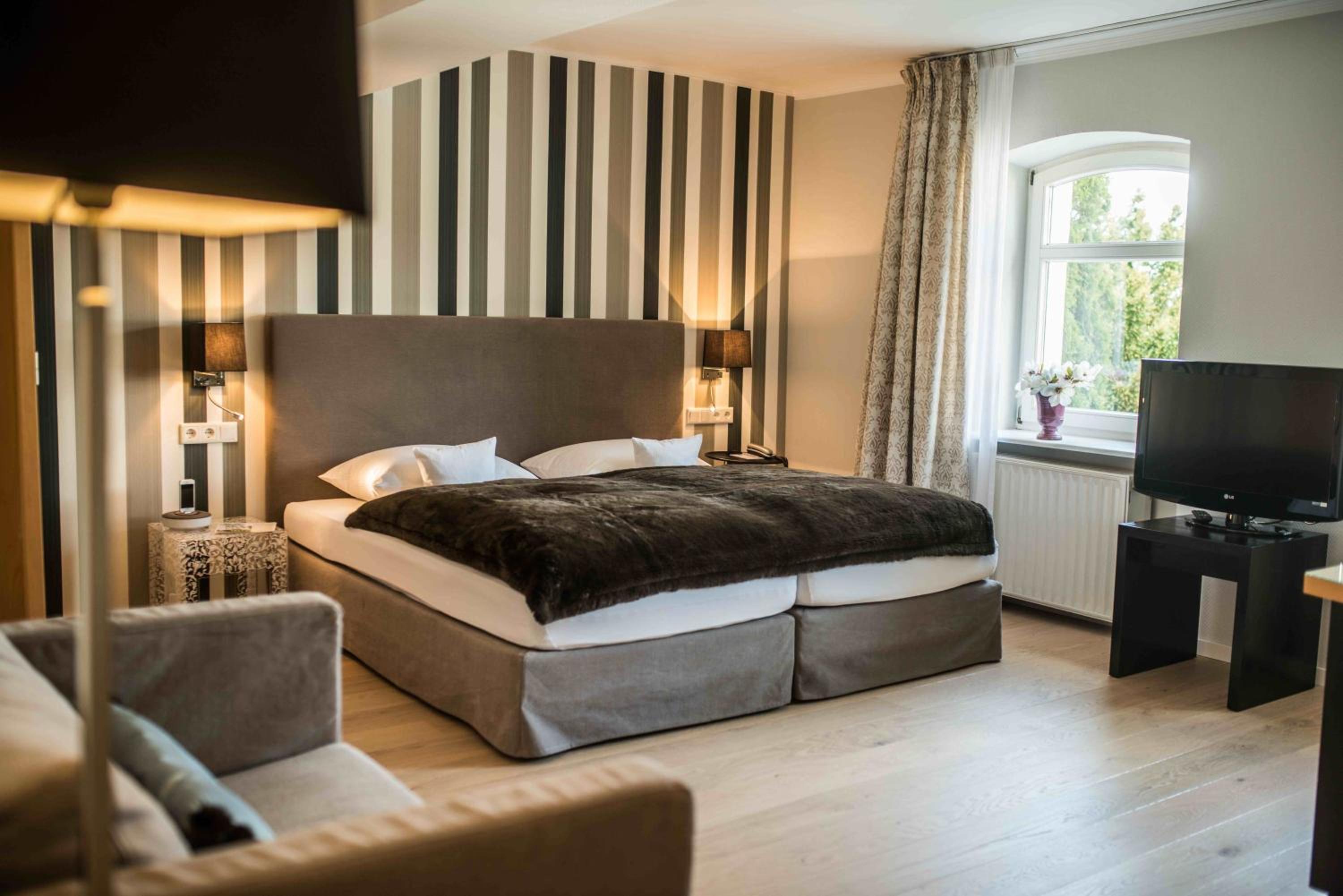 Deluxe Double Room - Photo 11