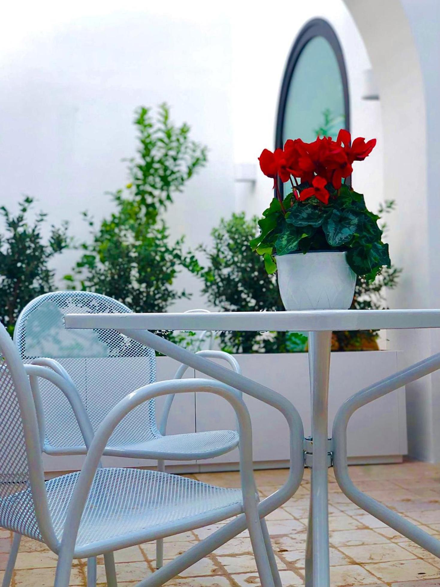 Deluxe Double Room with Balcony - Photo 10