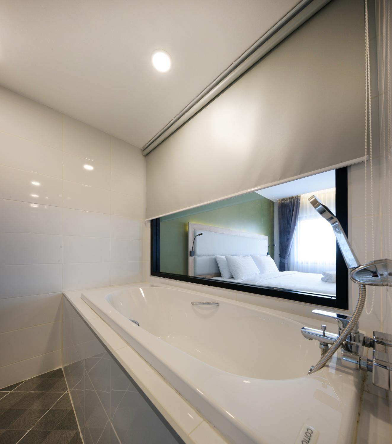 Deluxe King Room with Garden View - Photo 5