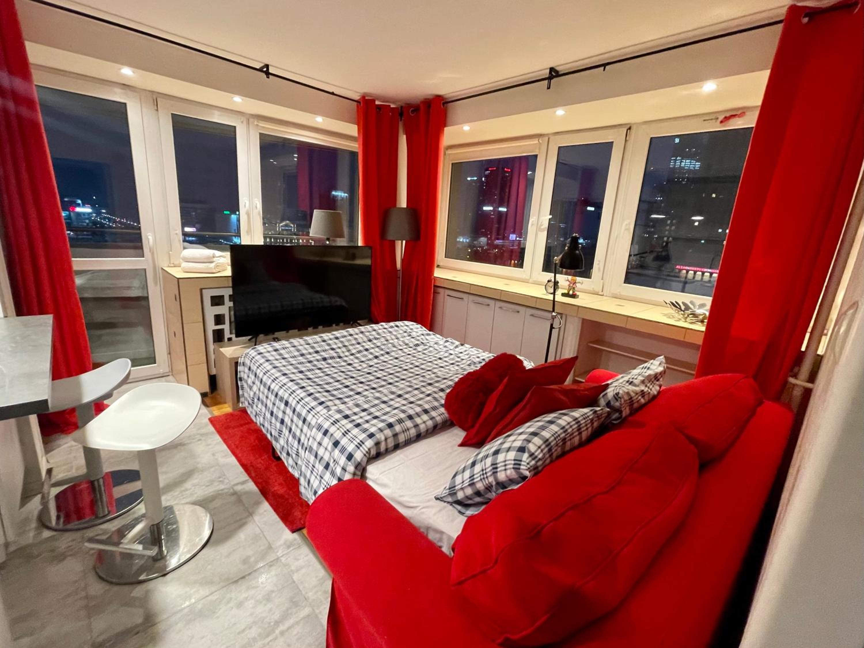 One-Bedroom Apartment - Photo 15