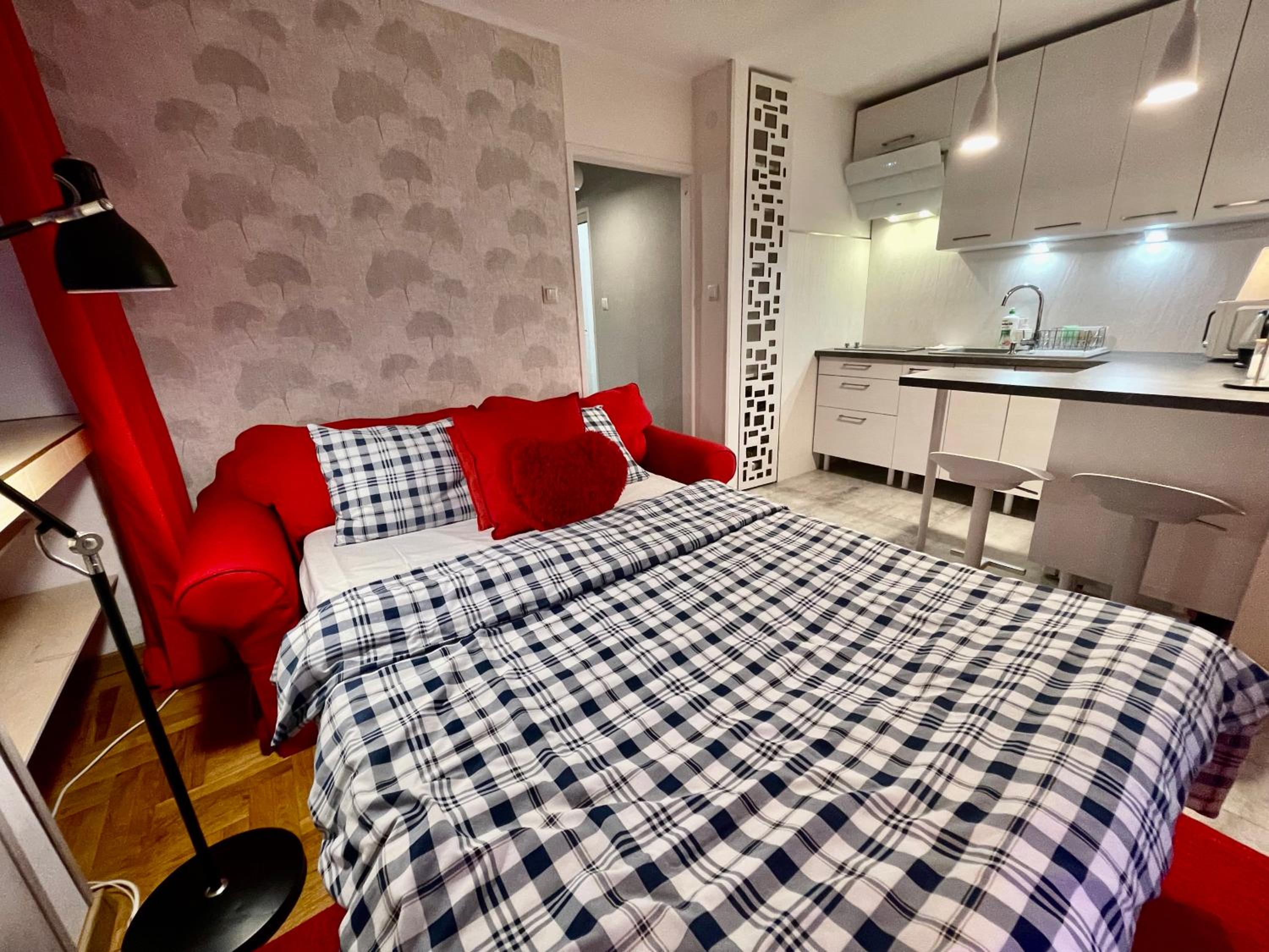 One-Bedroom Apartment - Photo 34
