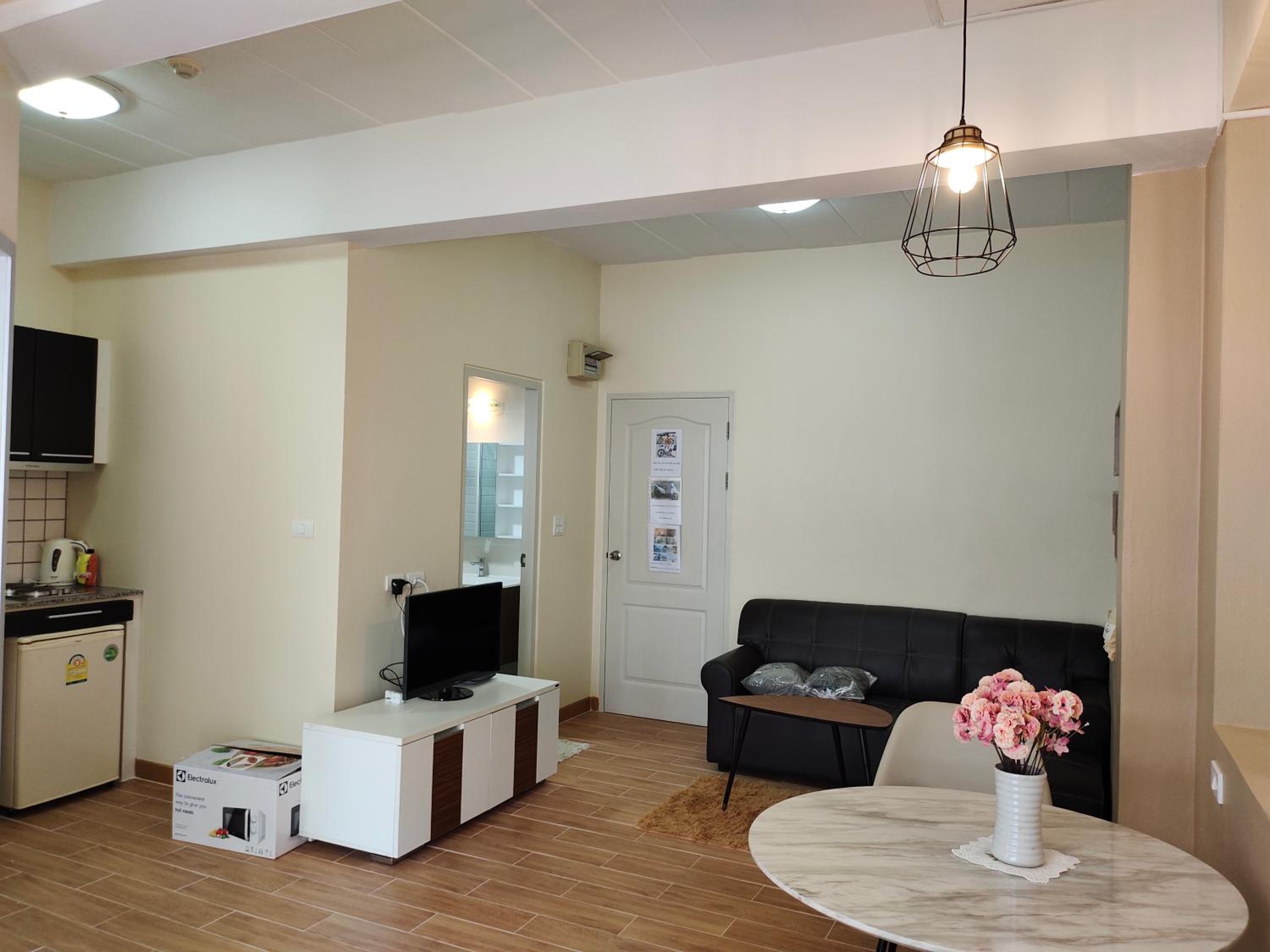 Deluxe Double Room (2 Adults + 1 Child) - Photo 9