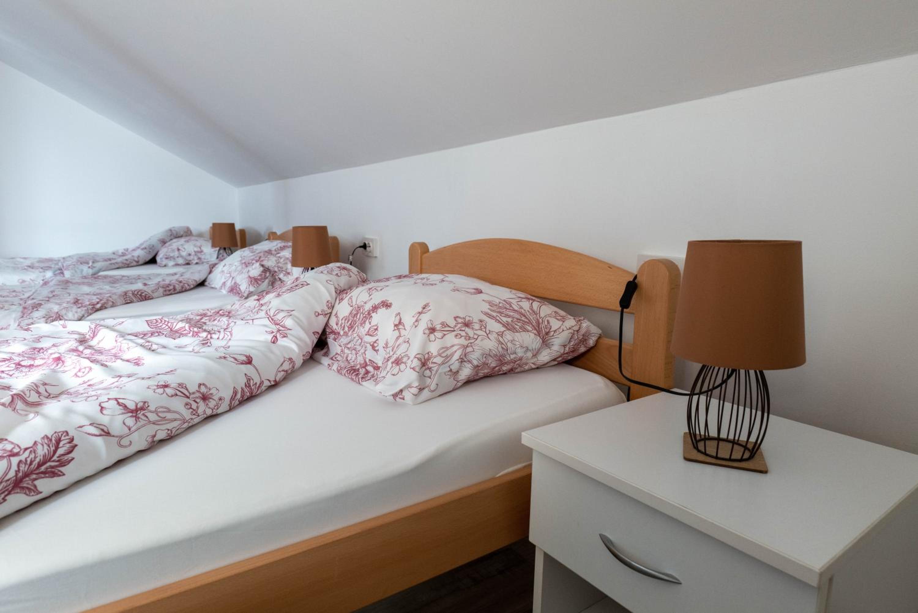 Studio Apartment - Photo 17