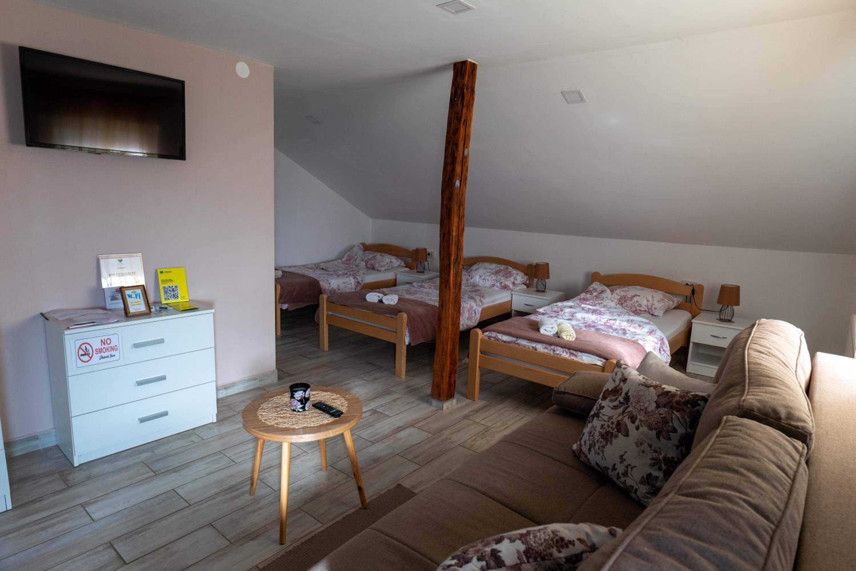 Studio Apartment - Photo 1