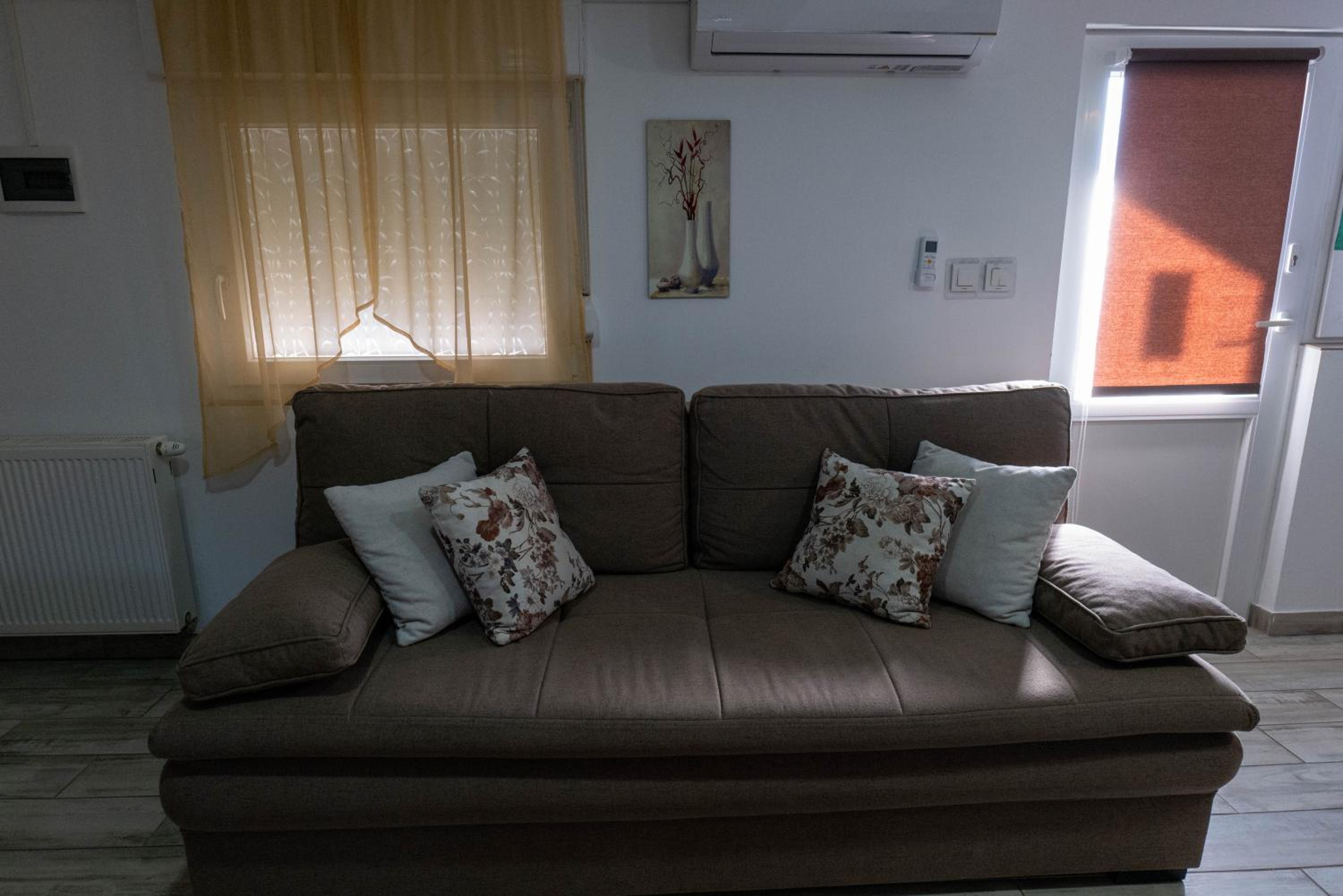 Studio Apartment - Photo 14