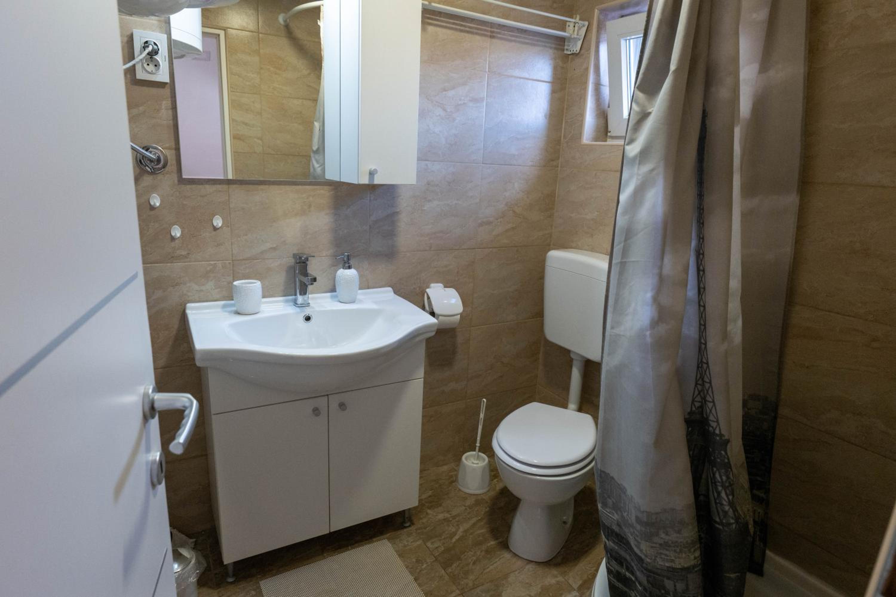 Studio Apartment - Photo 6