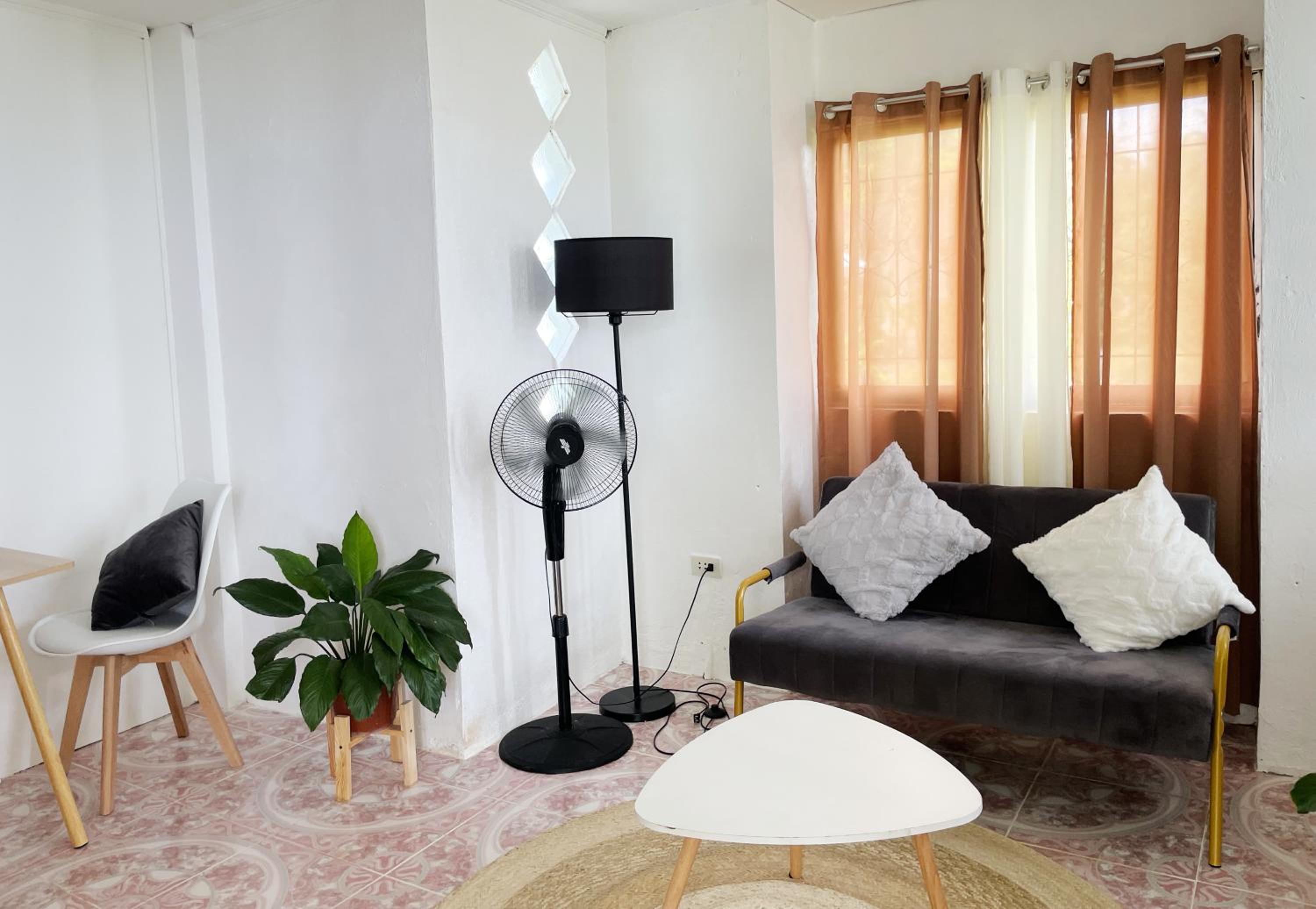 One-Bedroom House photo 1