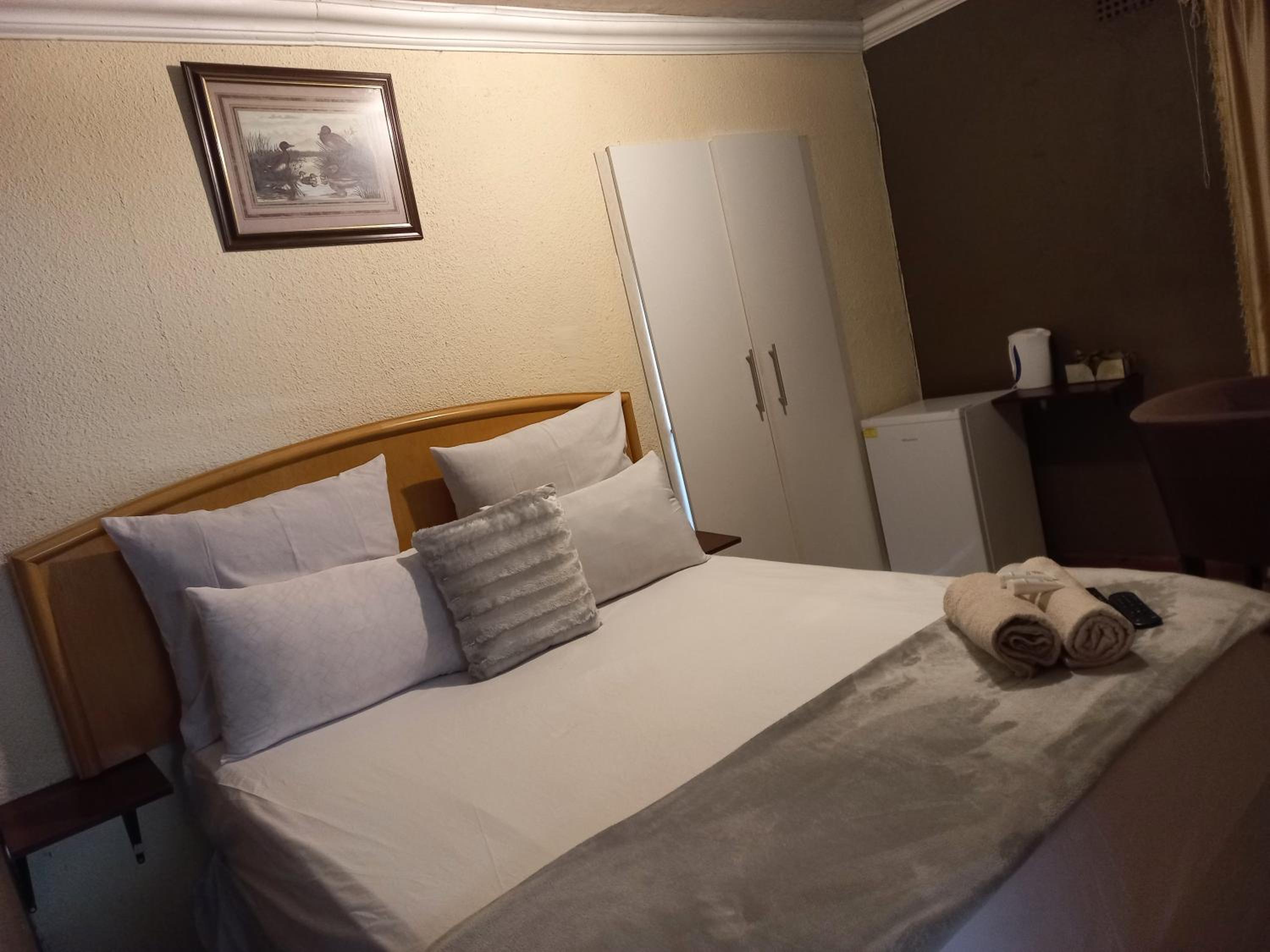 Standard Double Room - Photo 4